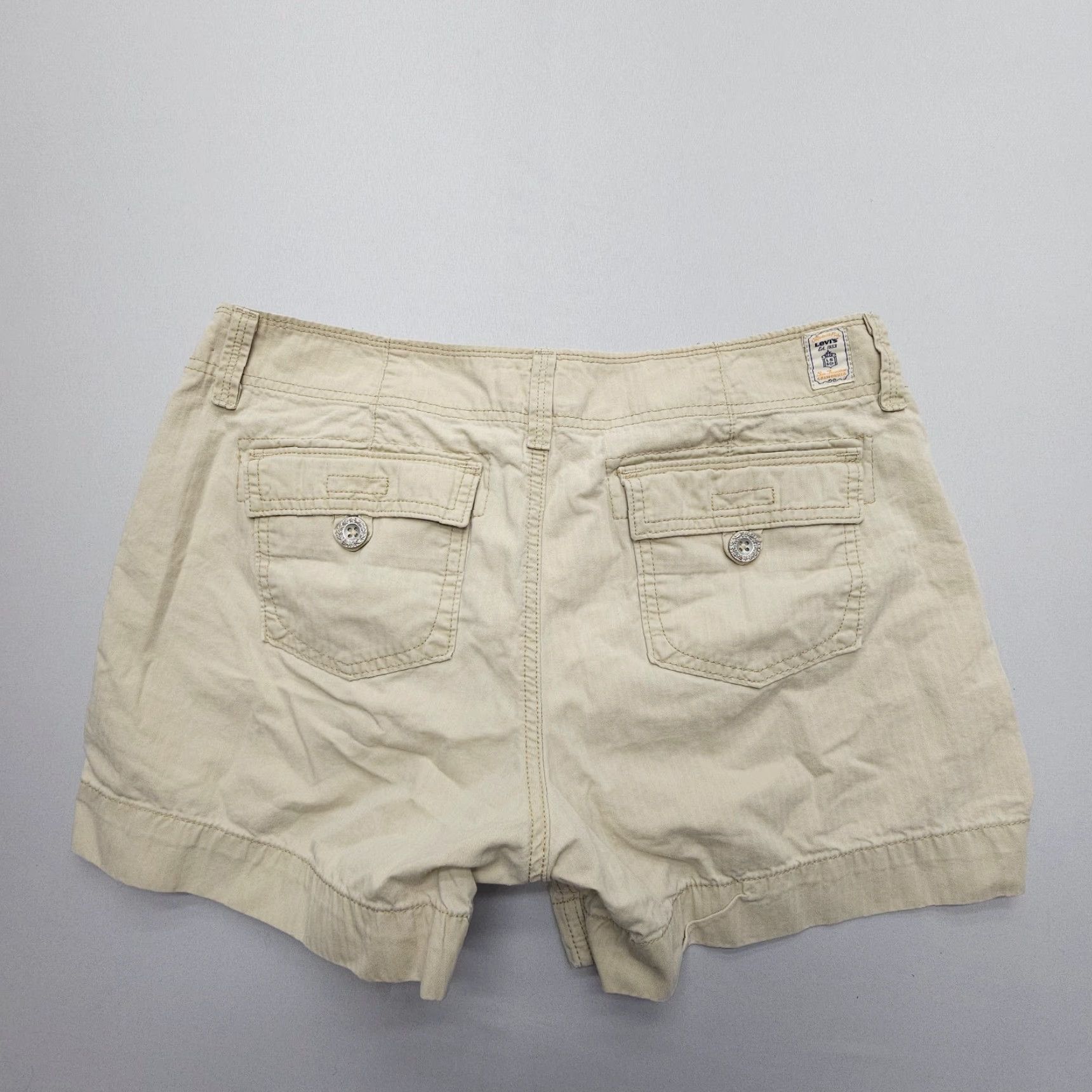 Levi's Levi's Women's Mini Shorts Size 8 Ivory Low Rise 4" Inseam Cotton Casual 2000s Size 30" / US 8 / IT 44 - 2 Thumbnail