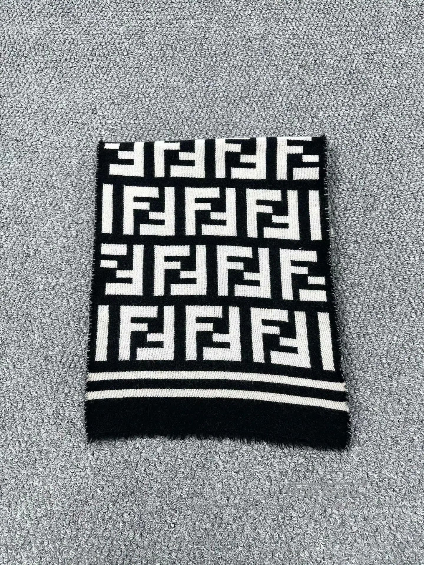 Fendi FENDI Black and white double-sided logo fringe wool scarf| Size ONE SIZE - 3 Thumbnail