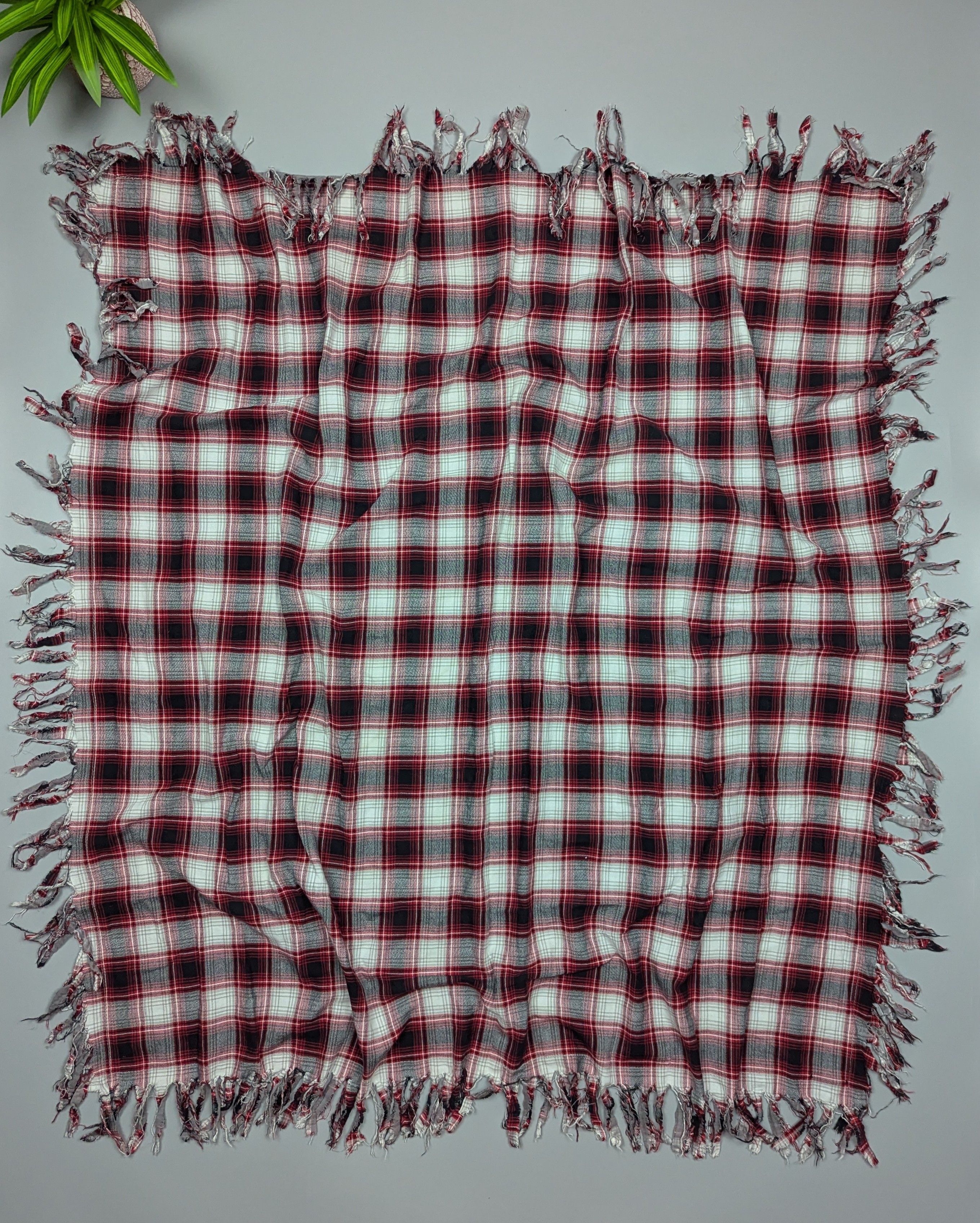 Diesel DIESEL Vintage Large Red Gray White Checkered Palatine Scarf Size ONE SIZE - 4 Thumbnail