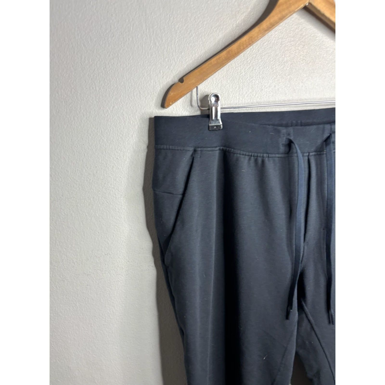 Lululemon Lululemon Pants Mens 2XL Black Jogger Sweatpants Drawstring Cuffed Pockets Size US 39 - 2 Thumbnail