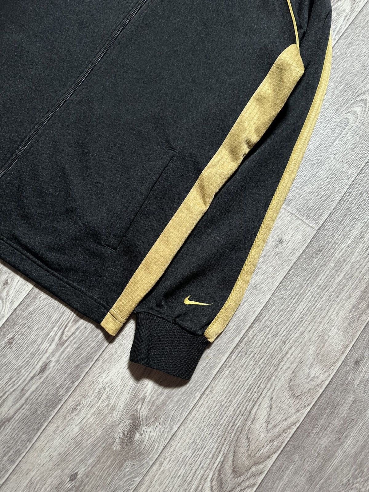 Nike Vintage Nike Track Top Jacket Gold Logo Drill y2k Size US L / EU 52-54 / 3 - 2 Thumbnail