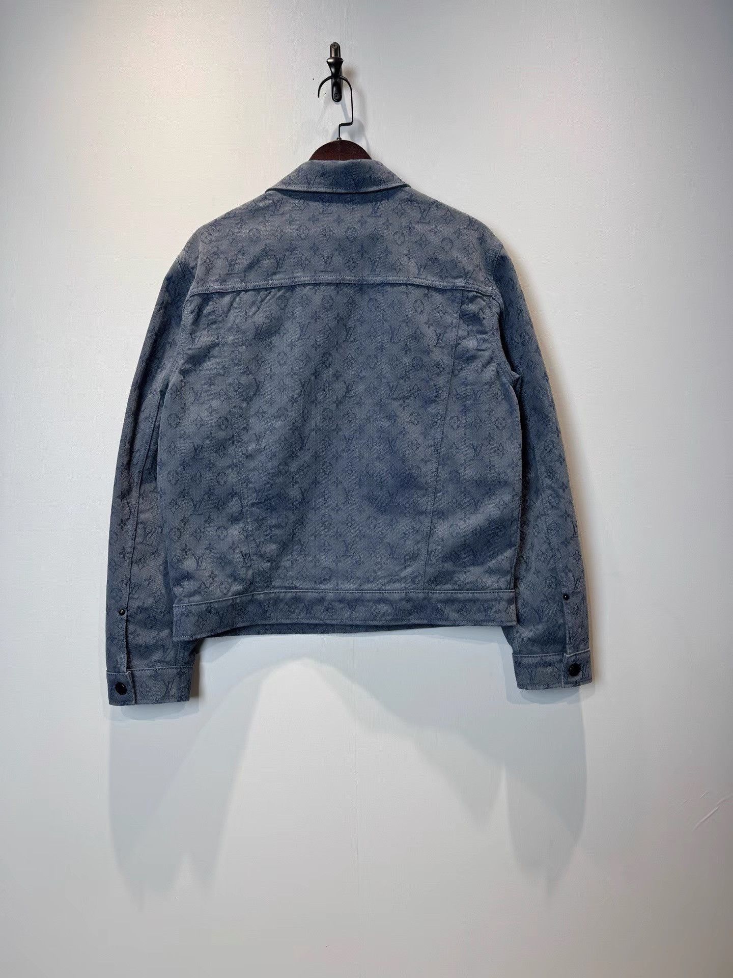 Louis Vuitton Louis Vuitton All-Over Logo Denim Long Sleeve Jacket K36 Size US M / EU 48-50 / 2 - 2 Thumbnail