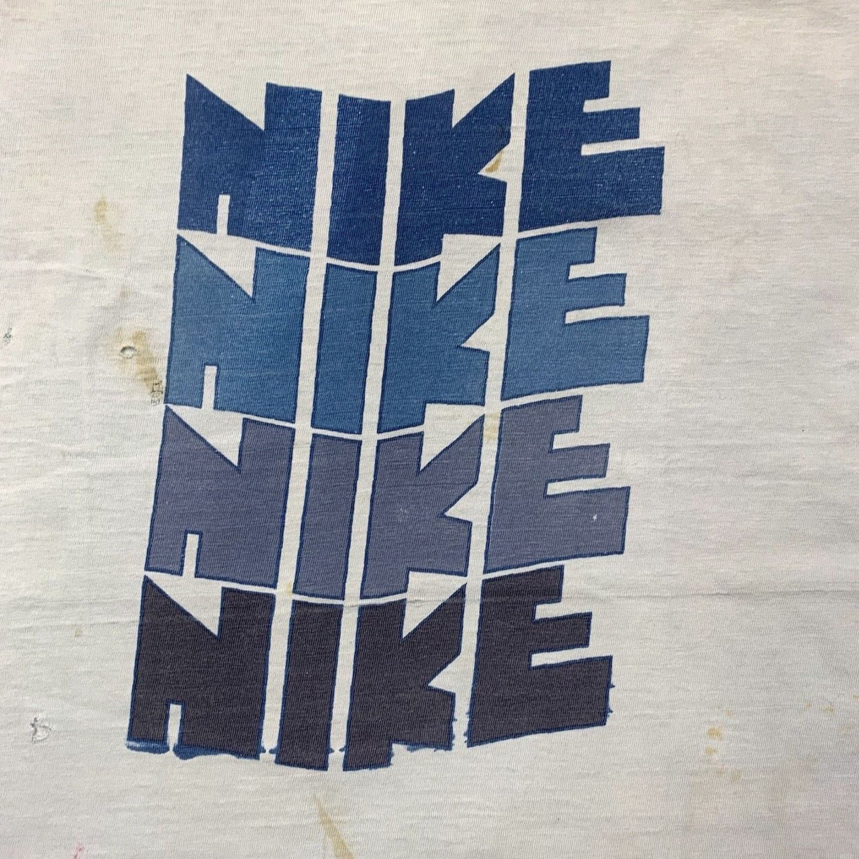 Nike VINTAGE Nike Graphic Tee Unisex L Blue USA 90s Distressed Original Size US L / EU 52-54 / 3 - 2 Thumbnail