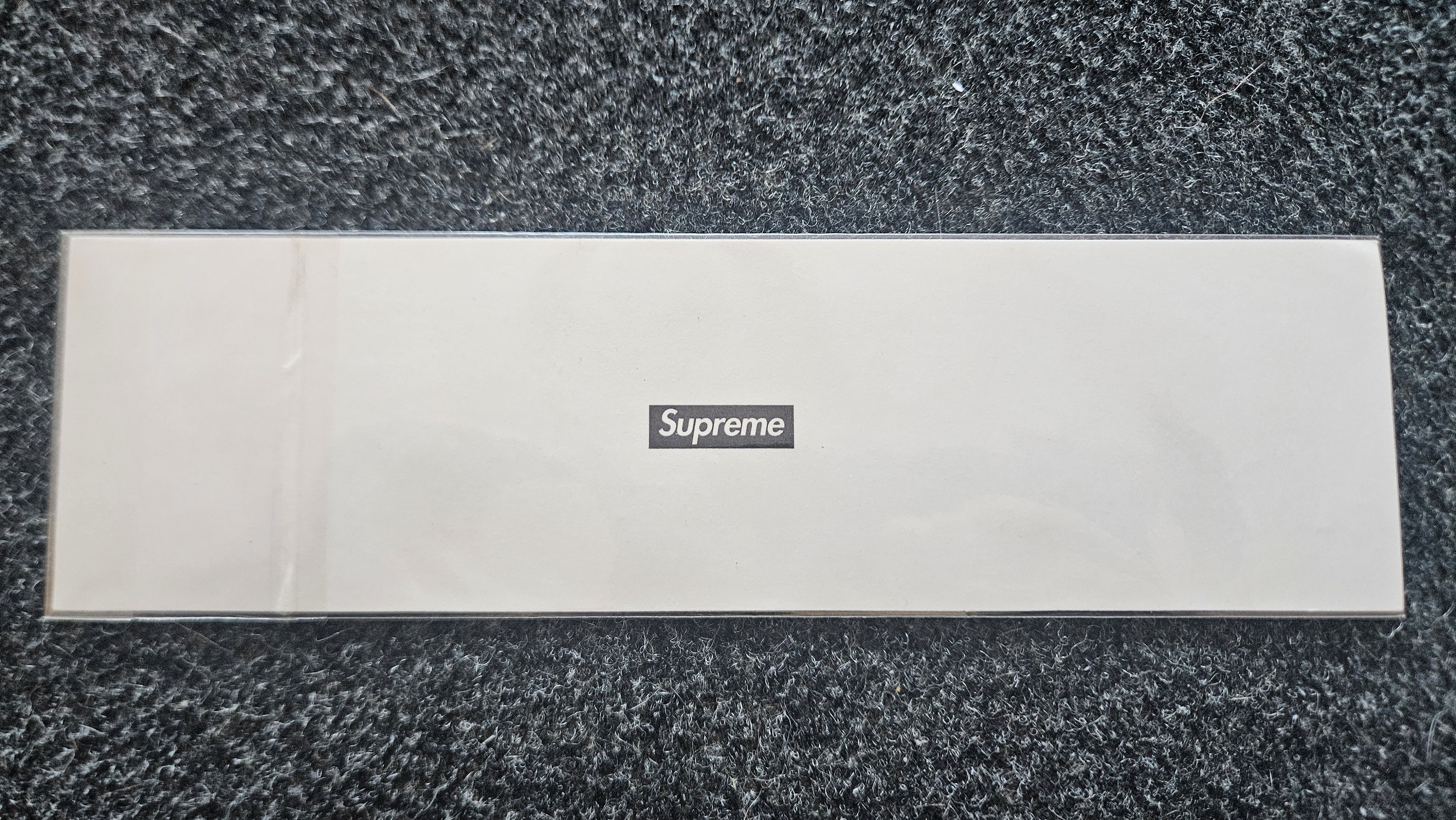 Supreme SUPREME America Eats Its Young Box Logo Sticker FW21 Size ONE SIZE - 2 Thumbnail