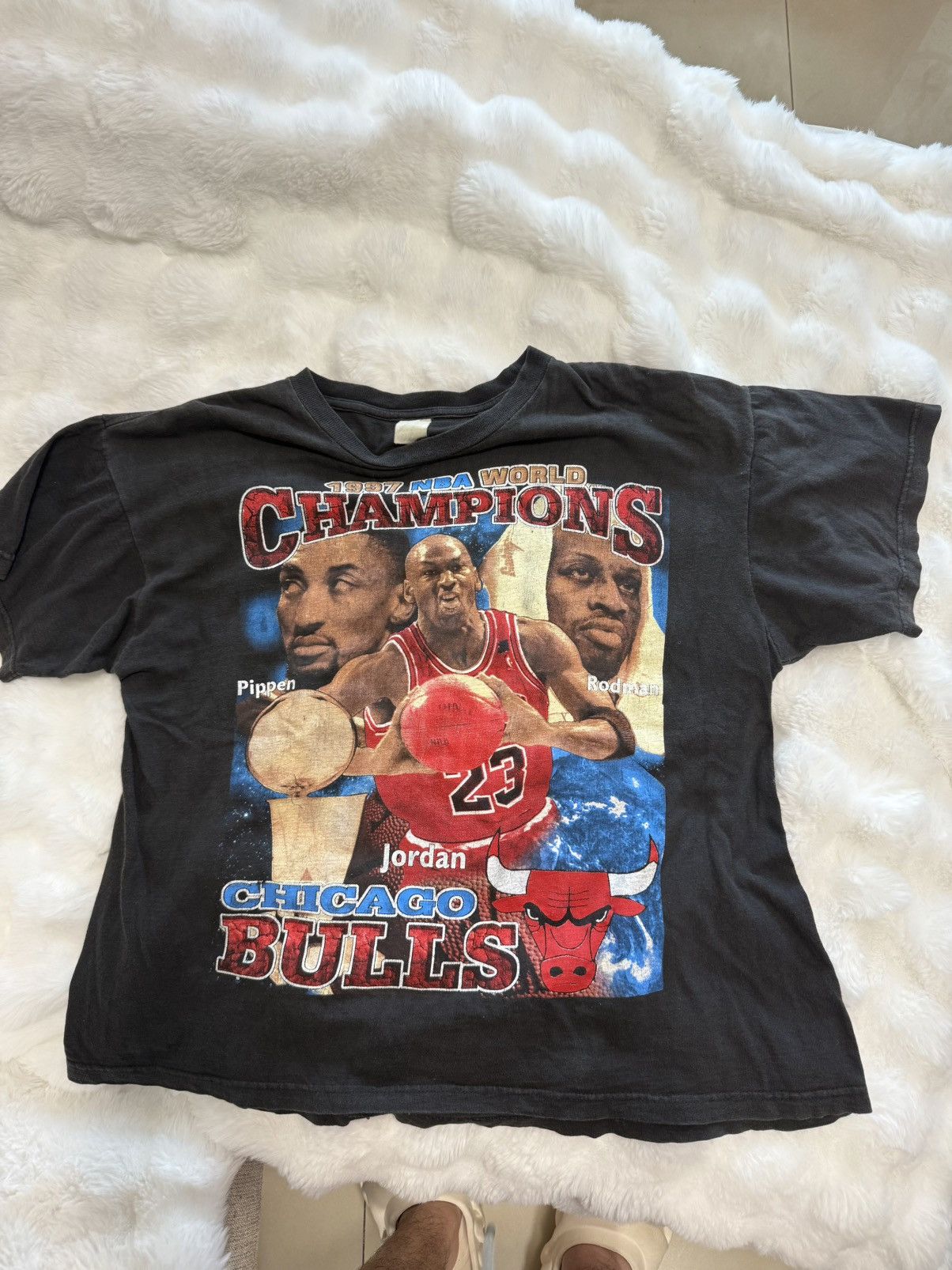 Vintage Vintage 1997 NBA World Champions Chicago Bulls Rap Tee Size US XL / EU 56 / 4 - 1 Thumbnail