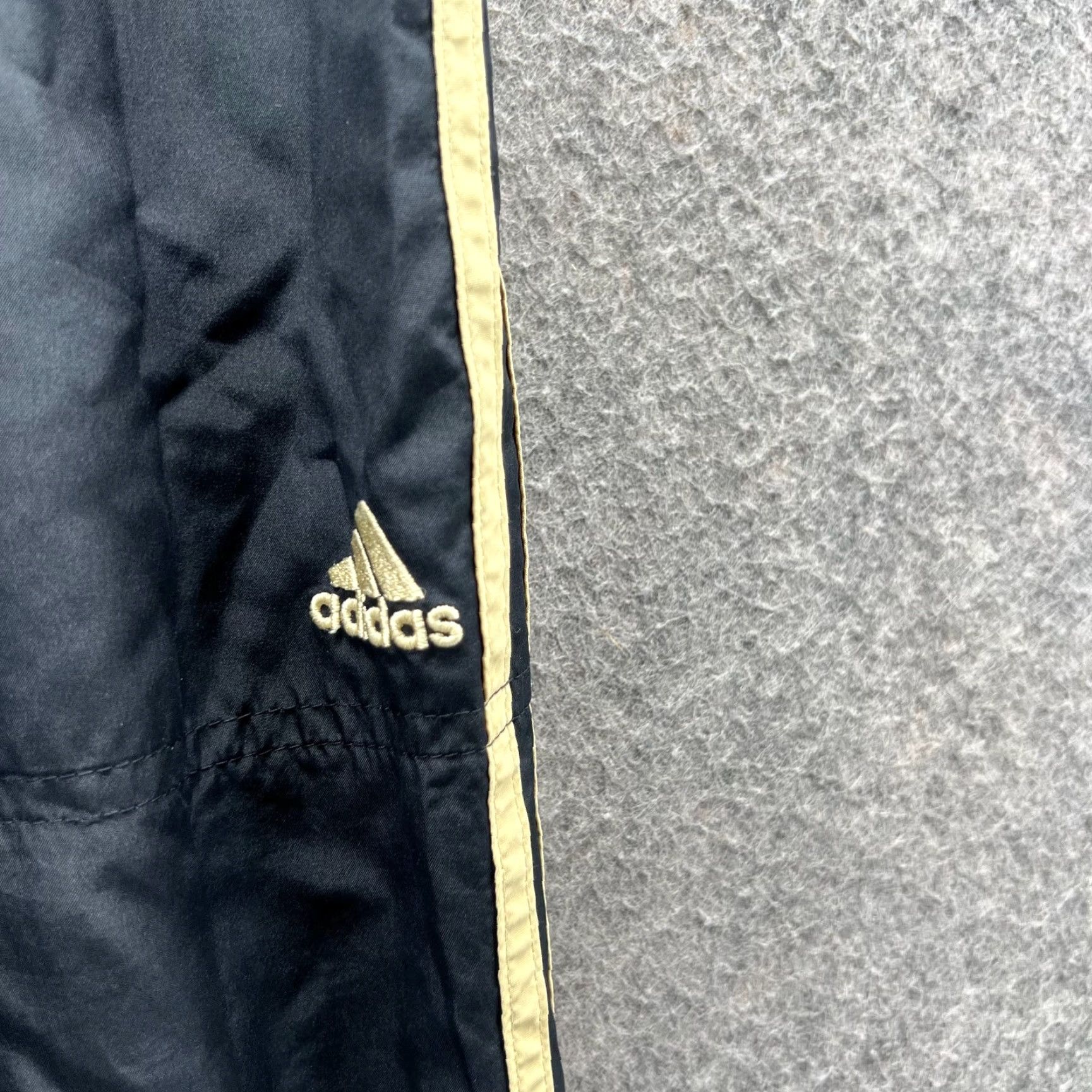 Adidas VINTAGE adidas Pants Men 2XL Black Yellow Windbreaker Trefoil Zip Track Pants Size US 39 - 6 Thumbnail