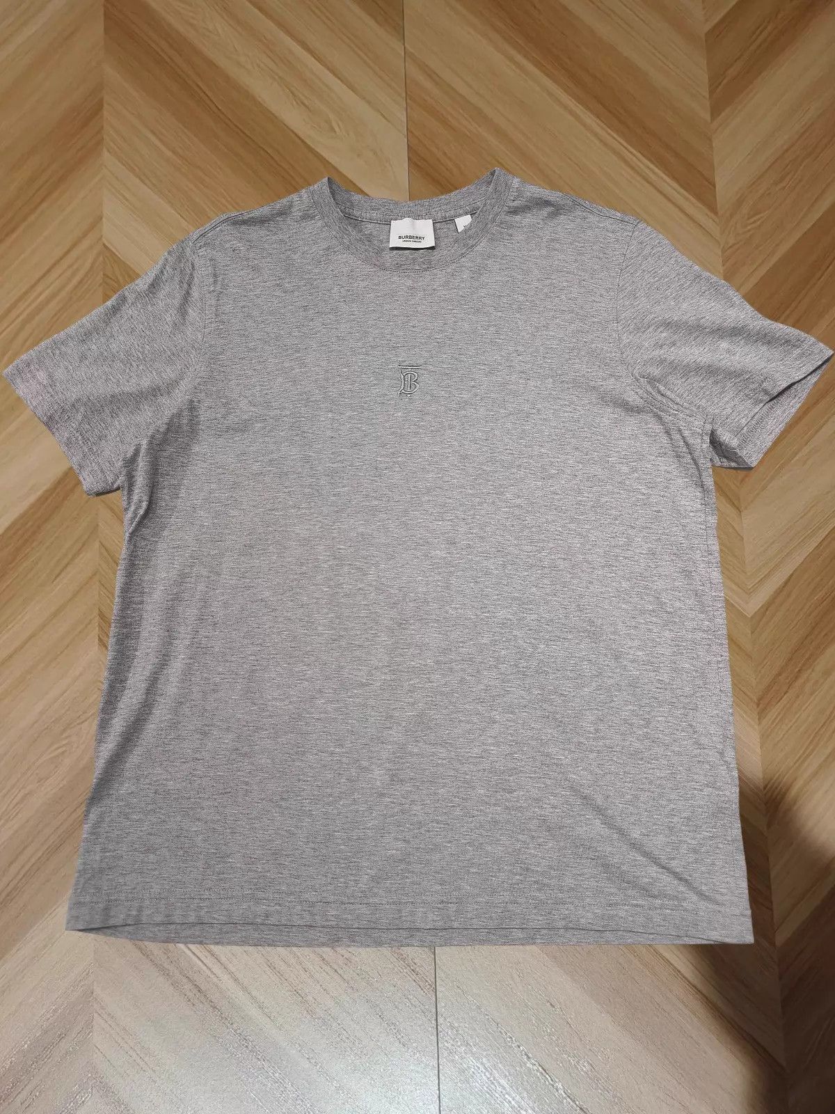 Burberry Burberry Gray Classic Logo Short Sleeve Tee M 99 New Size M / US 6-8 / IT 42-44 - 1 Thumbnail