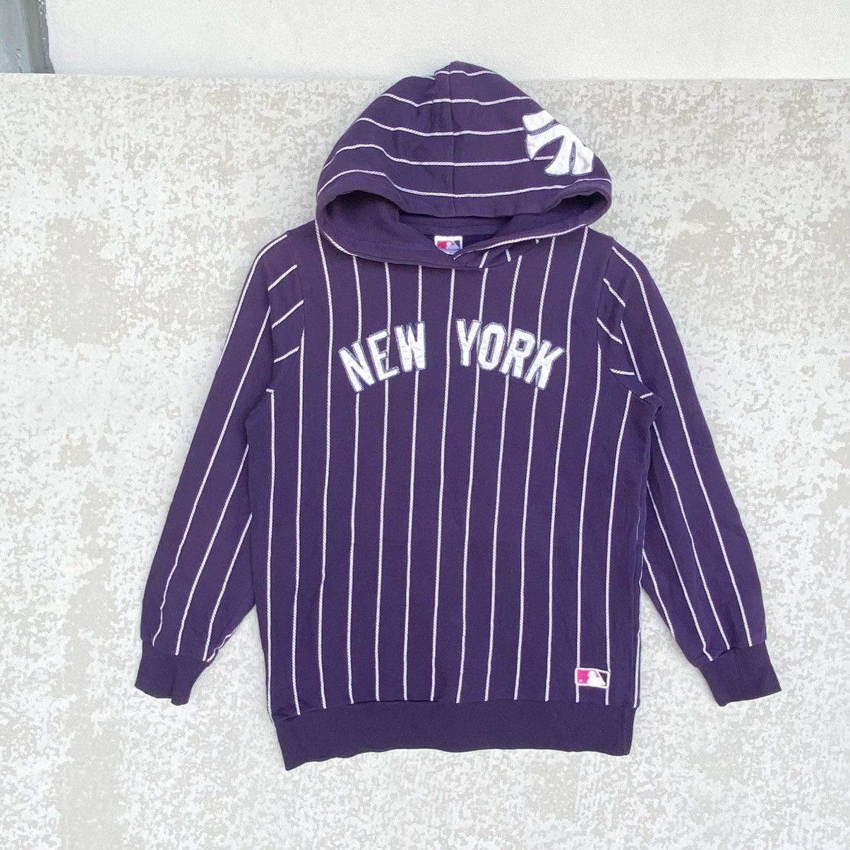 Other Vintage Yankees Big Logo Embroidered Hoodie Sweater Purple Size US M / EU 48-50 / 2 - 1 Thumbnail