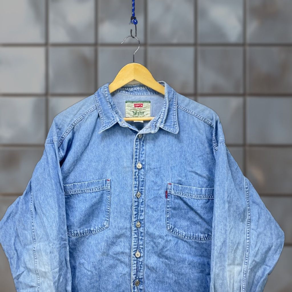 Levi's VINTAGE Levi's Denim Button-Up Long Sleeve Shirt XL 90s Blue Men Size US XL / EU 56 / 4 - 1 Thumbnail