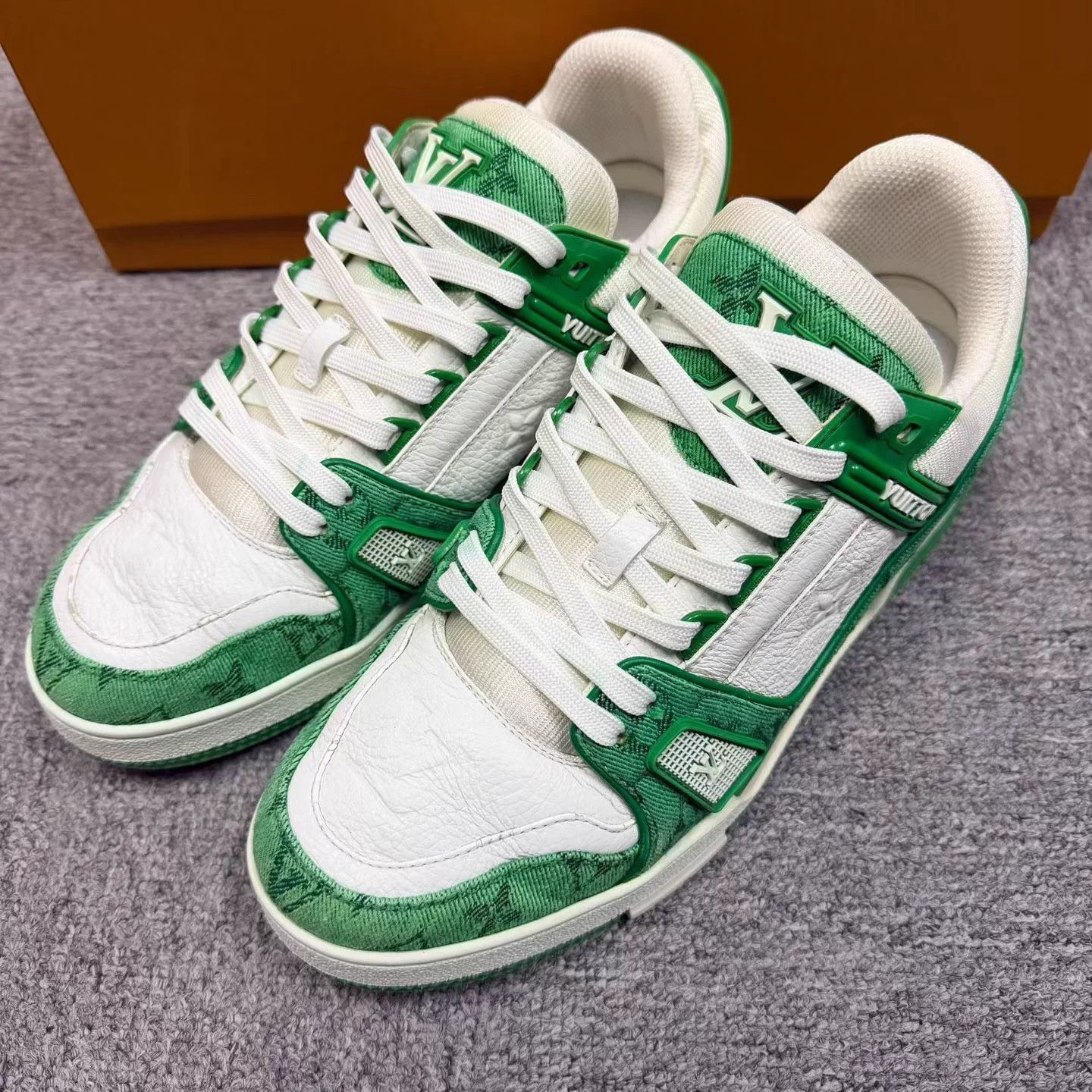 Louis Vuitton Louis Vuitton Green/White Low Top Sneaker 6.5 Size US 6.5 / EU 39-40 - 2 Thumbnail