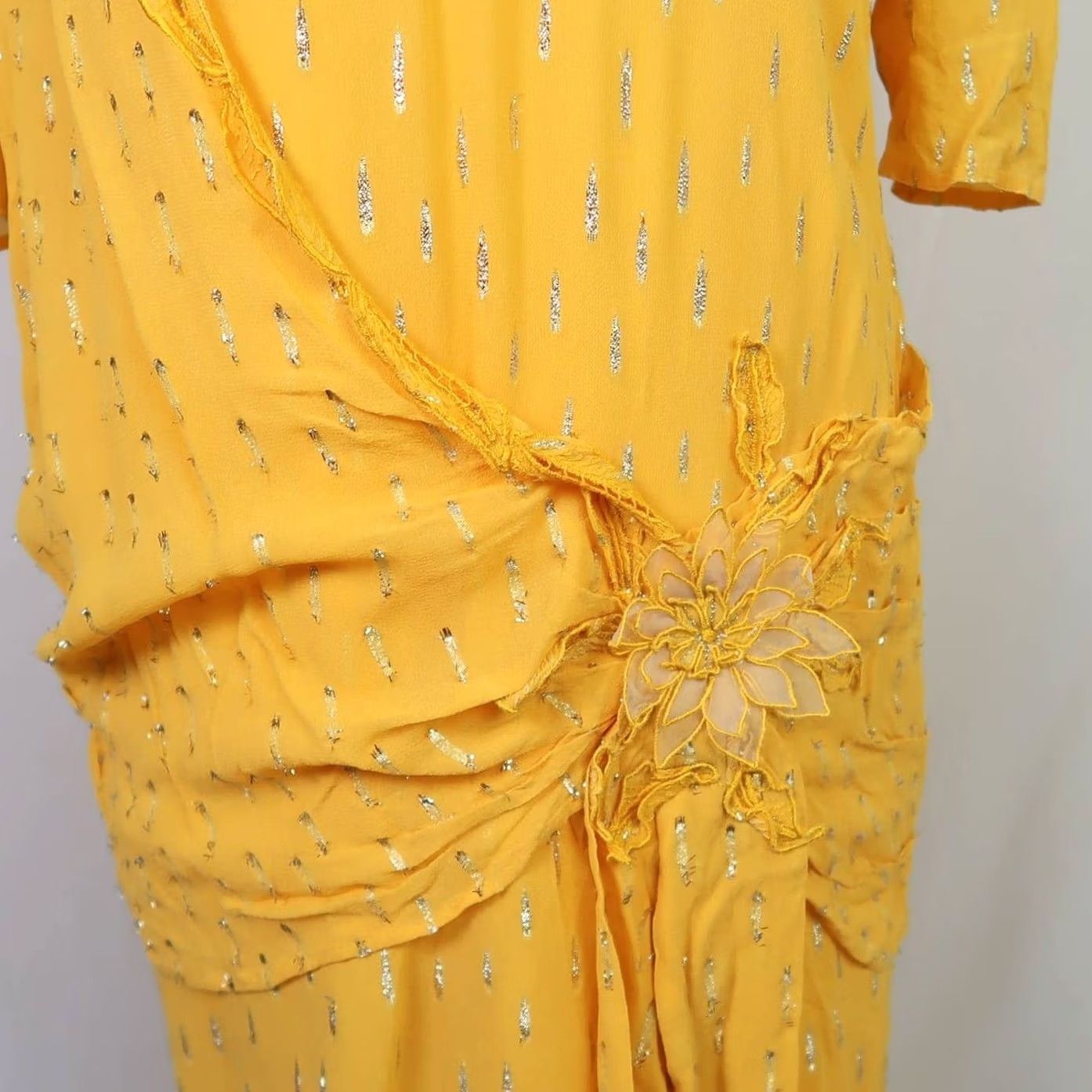 Vintage VINTAGE Cream Purse dress M yellow silk and metallic silver midi party 80s Size M / US 6-8 / IT 42-44 - 5 Thumbnail
