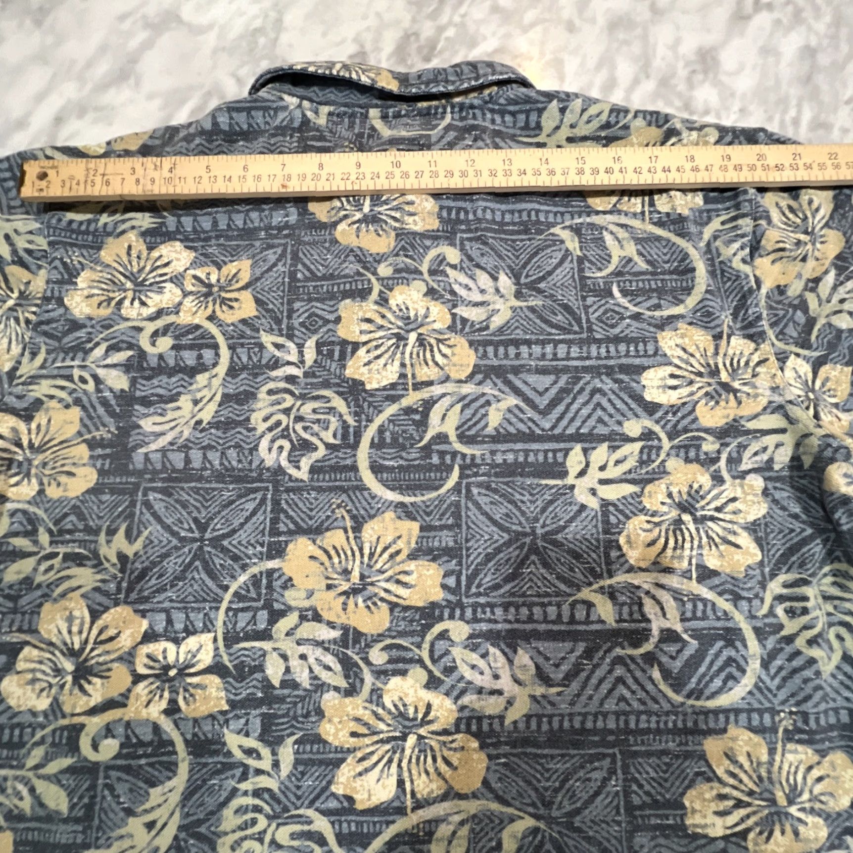 Vintage VINTAGE Crazy Shirt Hawaiian Polo Shirt Men’s Large Casual 1990s Cotton Blue Tan Floral Hibiscus Size US L / EU 52-54 / 3 - 5 Thumbnail