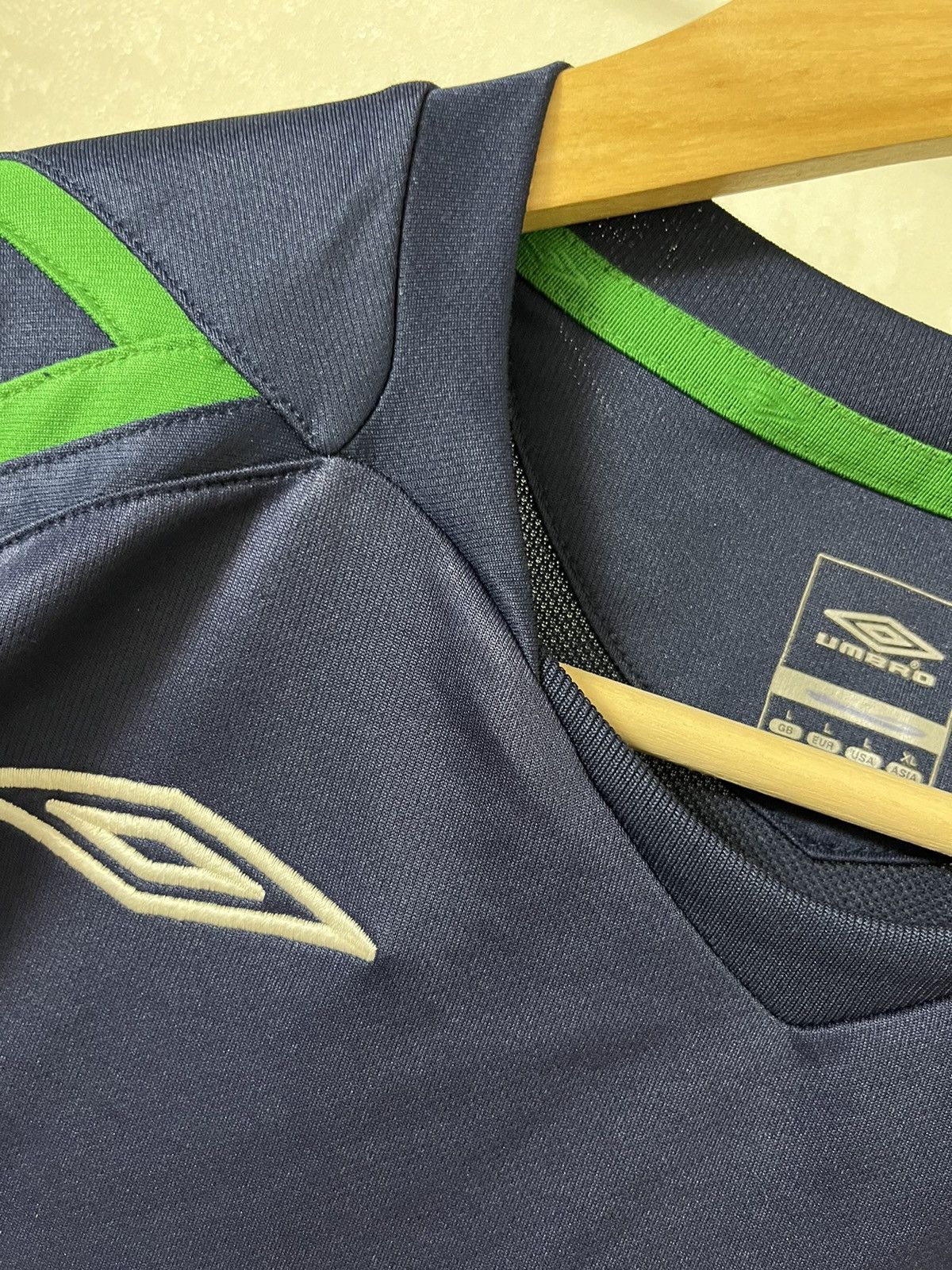 Umbro Umbro Northern Ireland Vintage Training Jersey Size US L / EU 52-54 / 3 - 5 Thumbnail