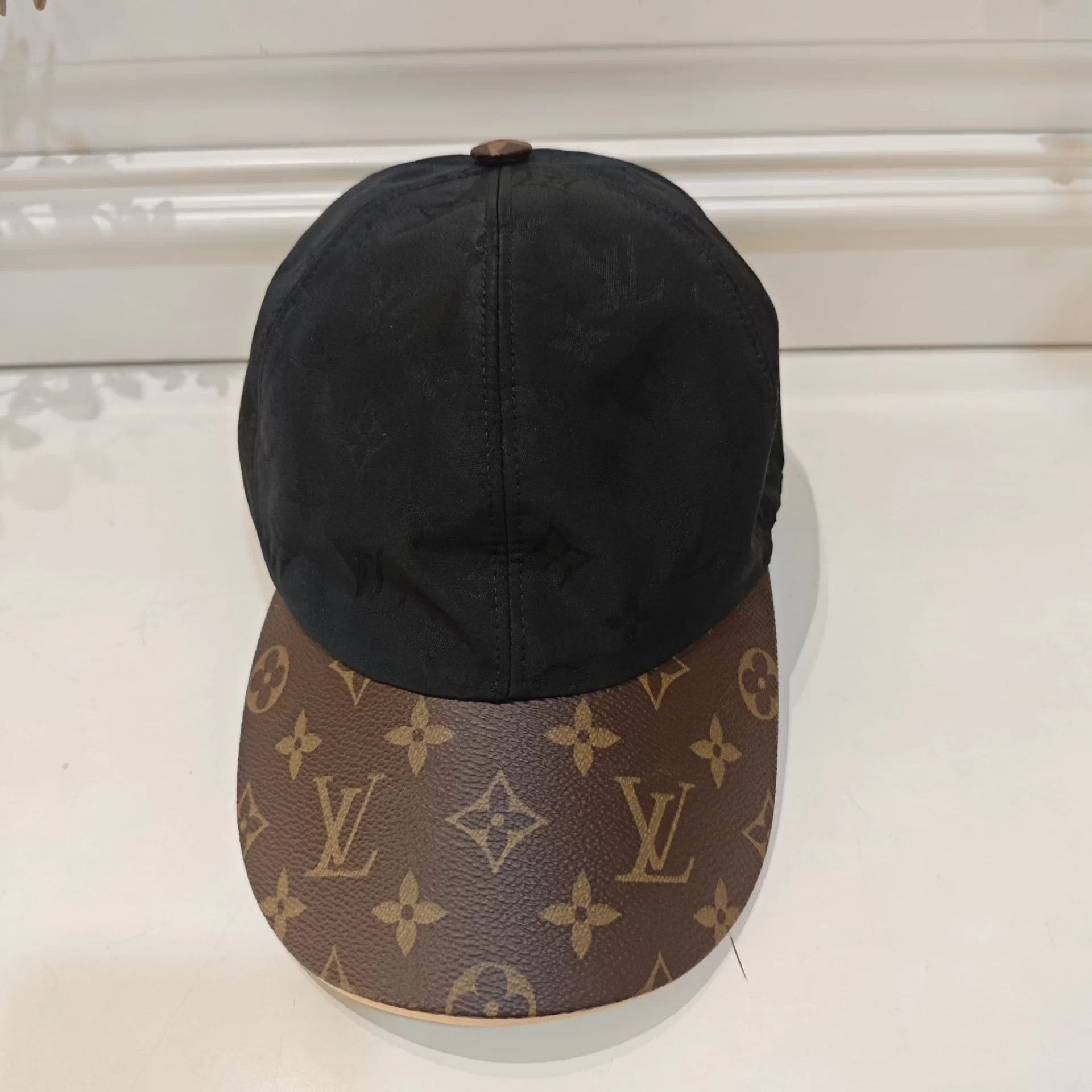 Louis Vuitton LV Monogram hat L colorblock Size L / US 10 / IT 46 - 1 Thumbnail