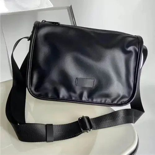 Hypebeast Fashion y2k faux leather shoulder bag messenger bag Size ONE SIZE - 3 Thumbnail