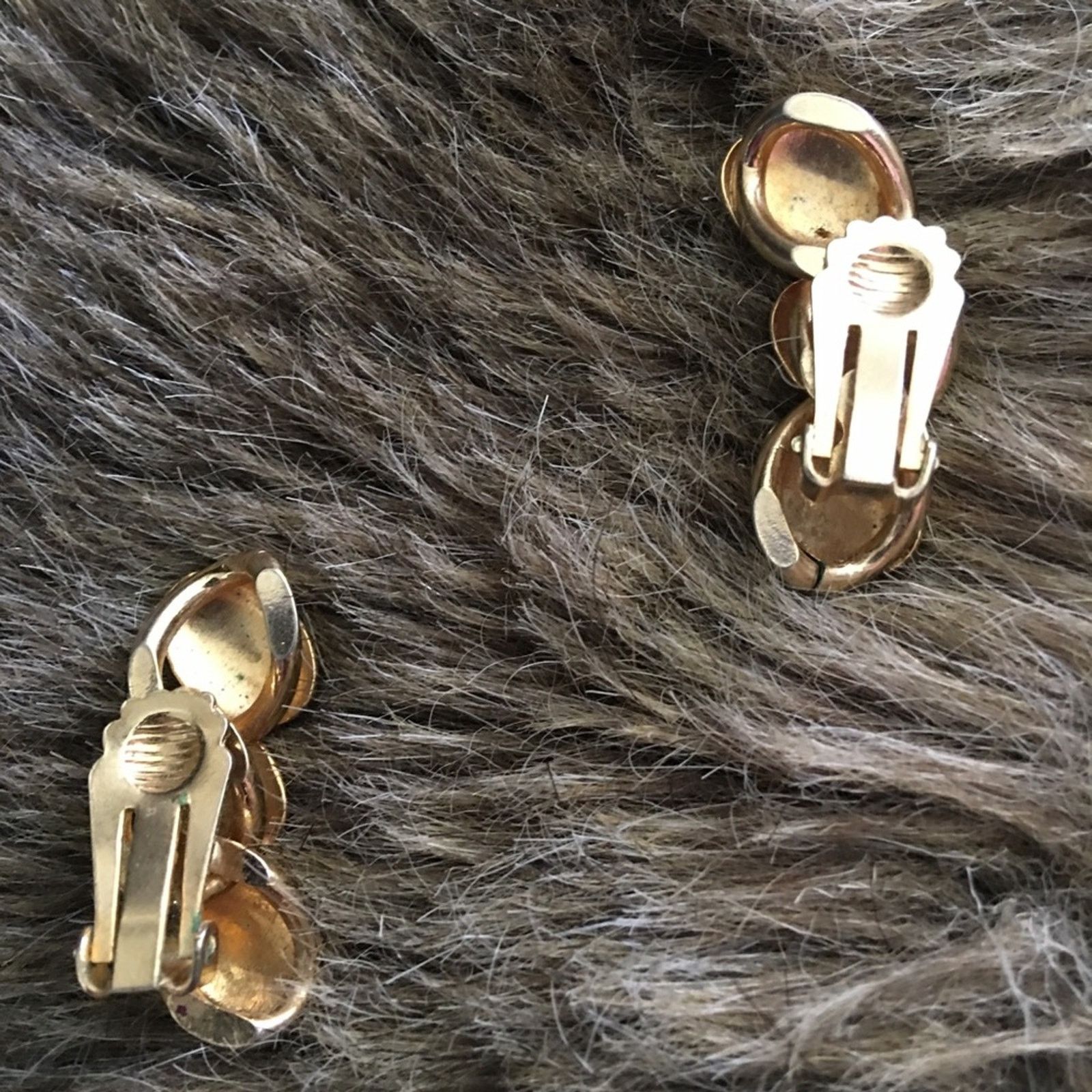 Vintage Vintage 70s textured gold tone clip on earrings Size ONE SIZE - 2 Thumbnail