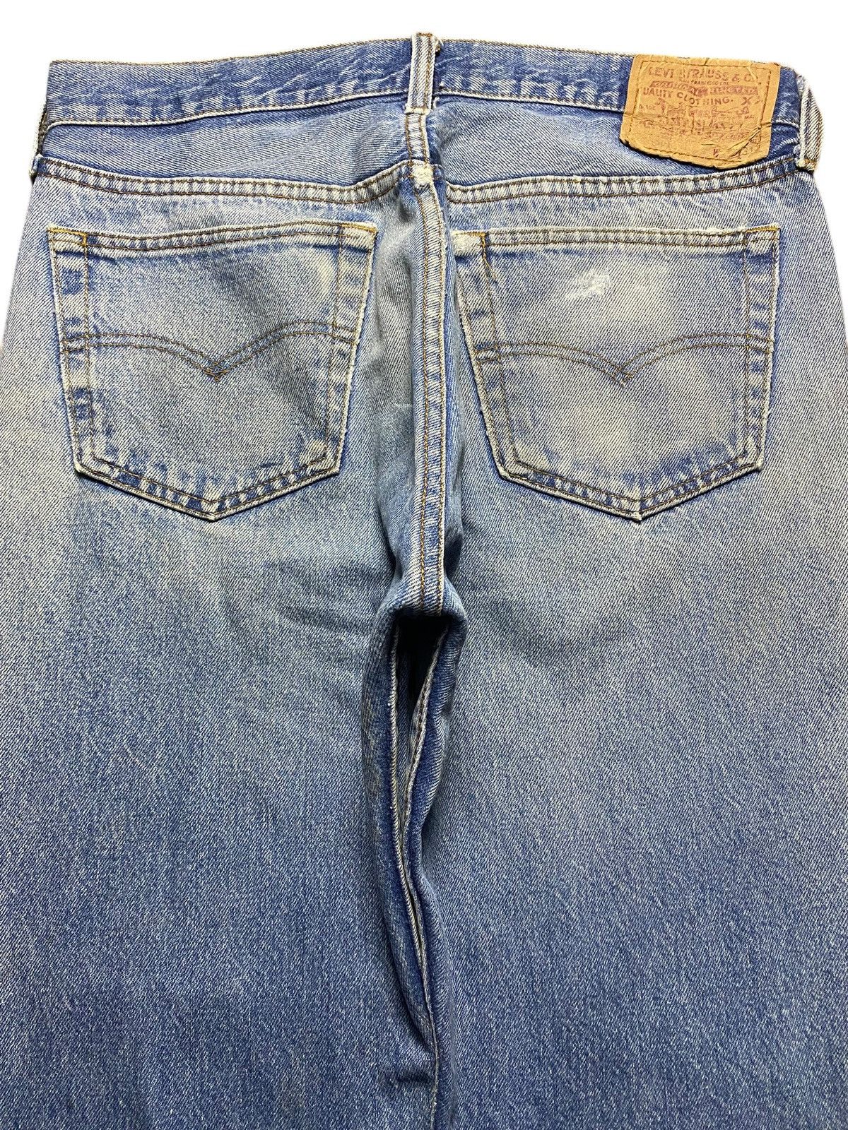 Levi's Vintage Levis 501 80s ButtonFly Distressed Loose Jeans Size US 32 / EU 48 - 4 Thumbnail
