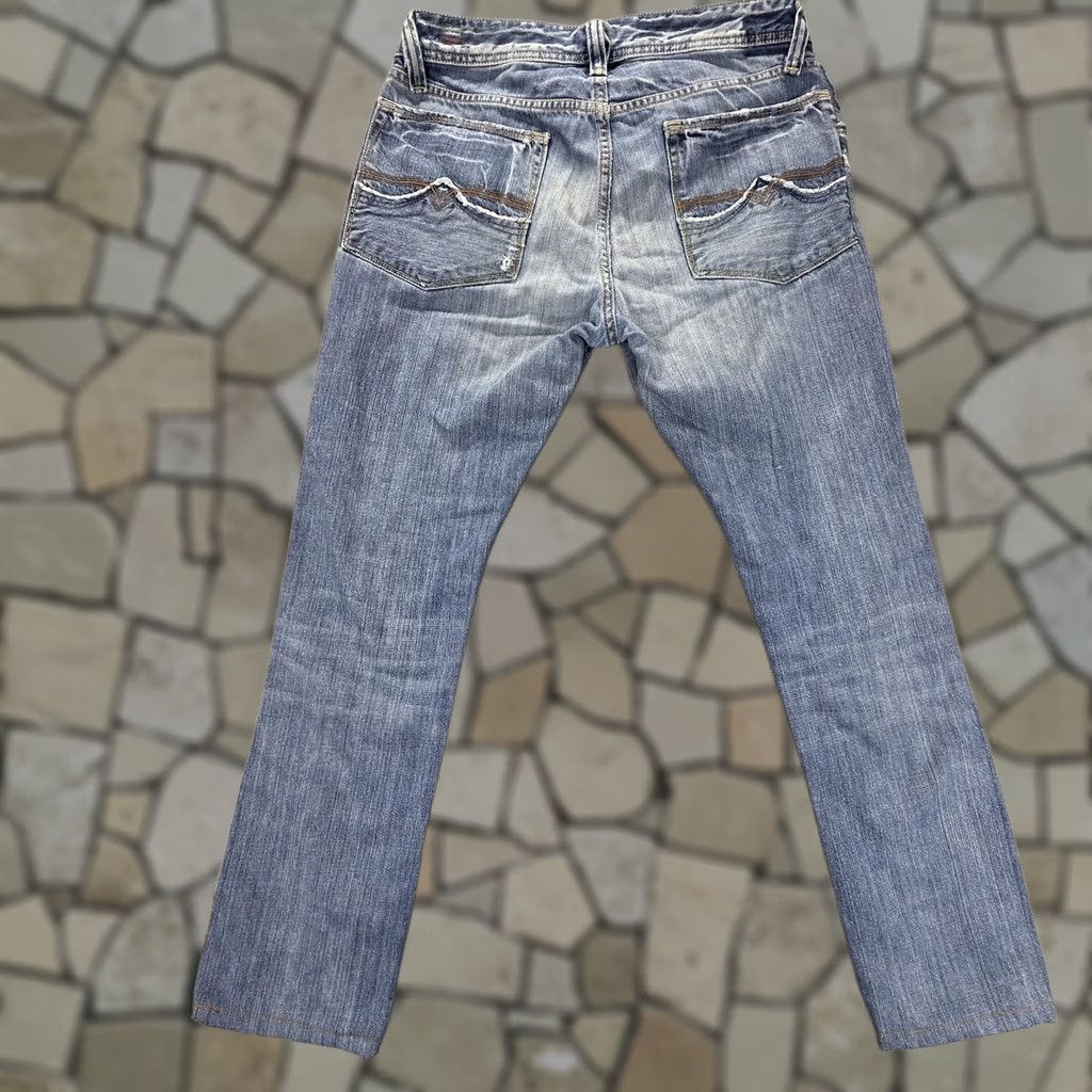 Diesel Diesel Jeans Mens Blue Light Wash Straight 30x28 Denim ZAF Italy Distressed Pockets Logo Regular Fit Vintage: No Gender: Mens Size US 30 / EU 46 - 1 Thumbnail