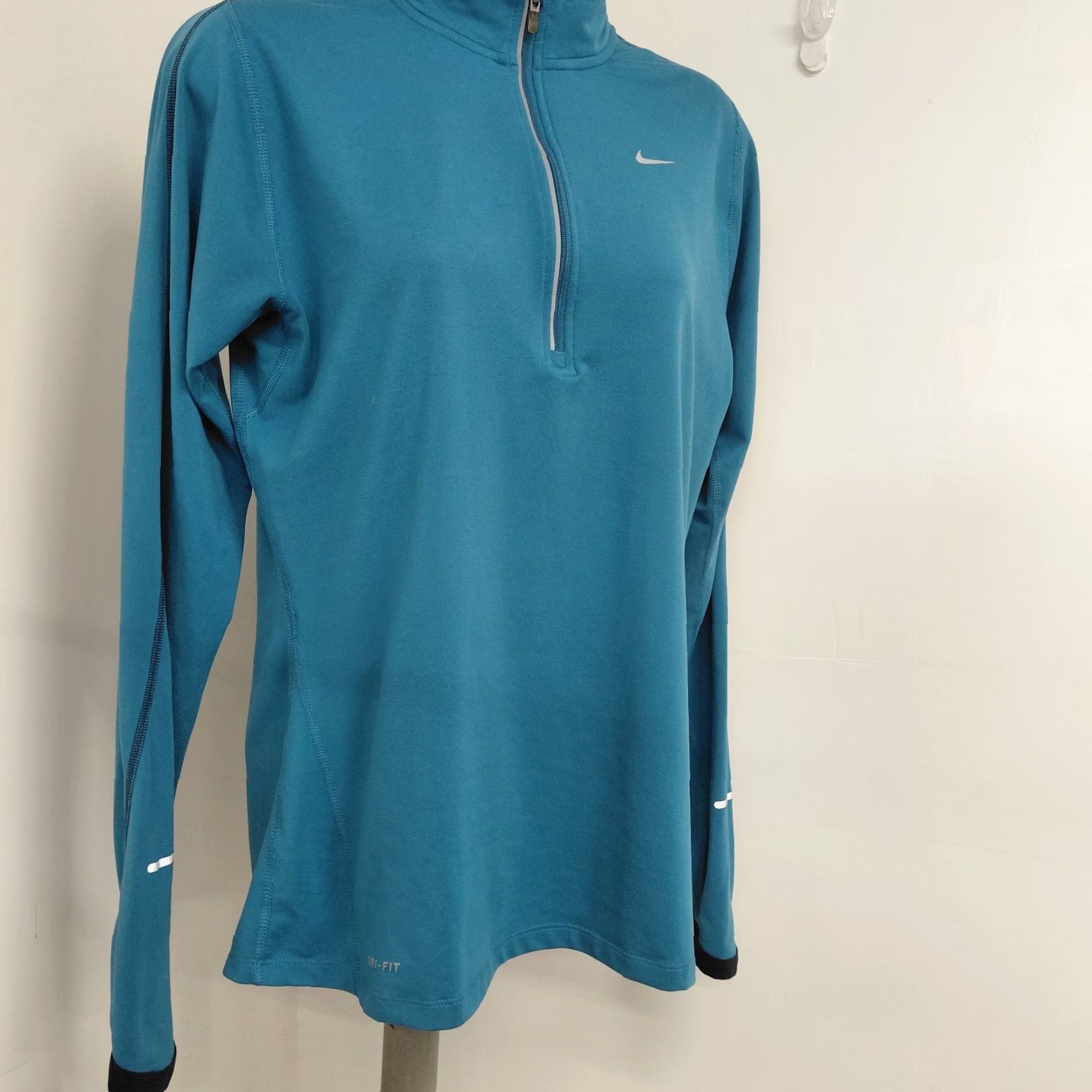 Nike Nike Element Dri-Fit Running Shirt Women's Medium Blue 1/4 Zip Activewear Running Jogging Thumbholes Nike Dri-Fit Element Jacket Mens? Size M / US 6-8 / IT 42-44 - 3 Thumbnail