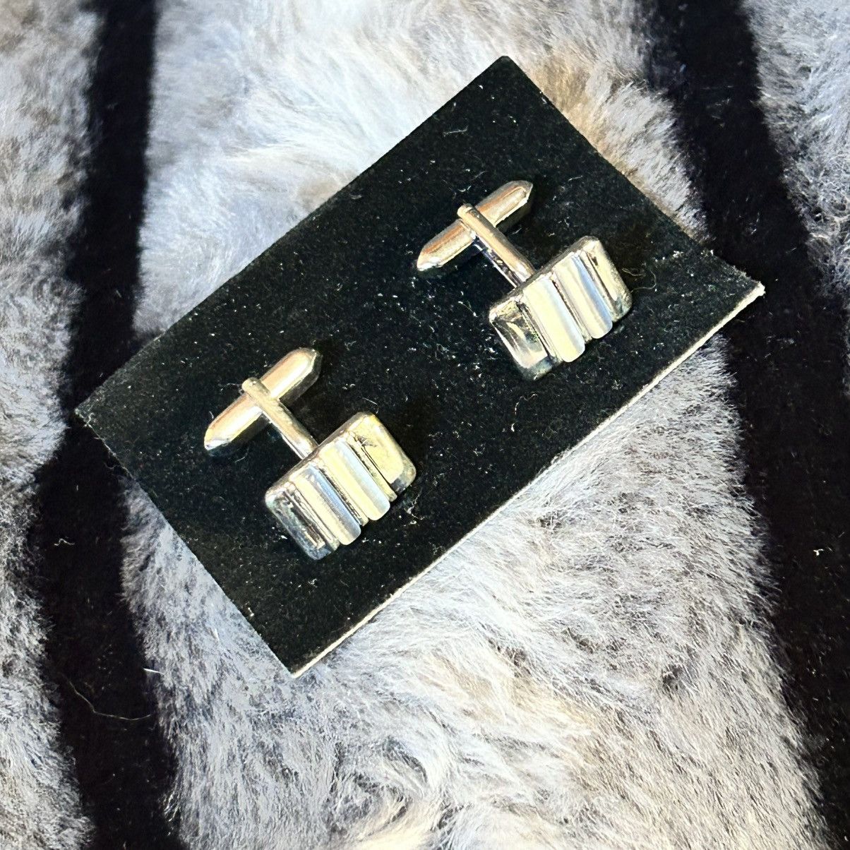 Vintage Modern gentleman’s cat eye glass bar tilt style cuff links Size ONE SIZE - 1 Thumbnail