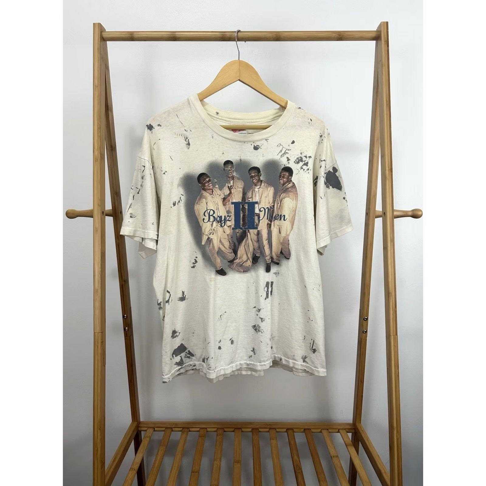 Hanes VTG Boyz 2 Men 90s All Around The World Tour Paint Splatter Worn T-Shirt XL Shirt Mens White Band Grunge 90s FADED Size US XL / EU 56 / 4 - 2 Thumbnail