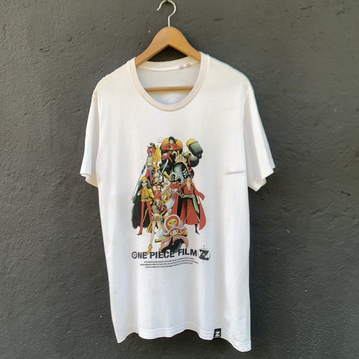 Anime Thrashed One Piece X Uniqlo Anima Tee Size US XL / EU 56 / 4 - 1 Thumbnail