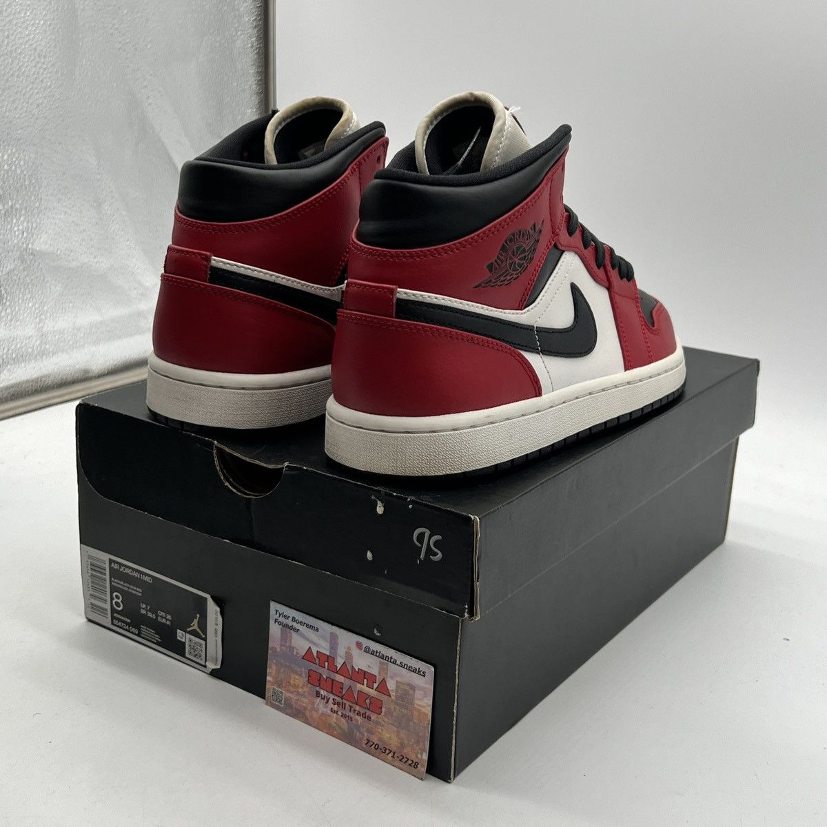 Nike Air Jordan 1 mid Chicago black toe Size US 8 / EU 41 - 5 Thumbnail