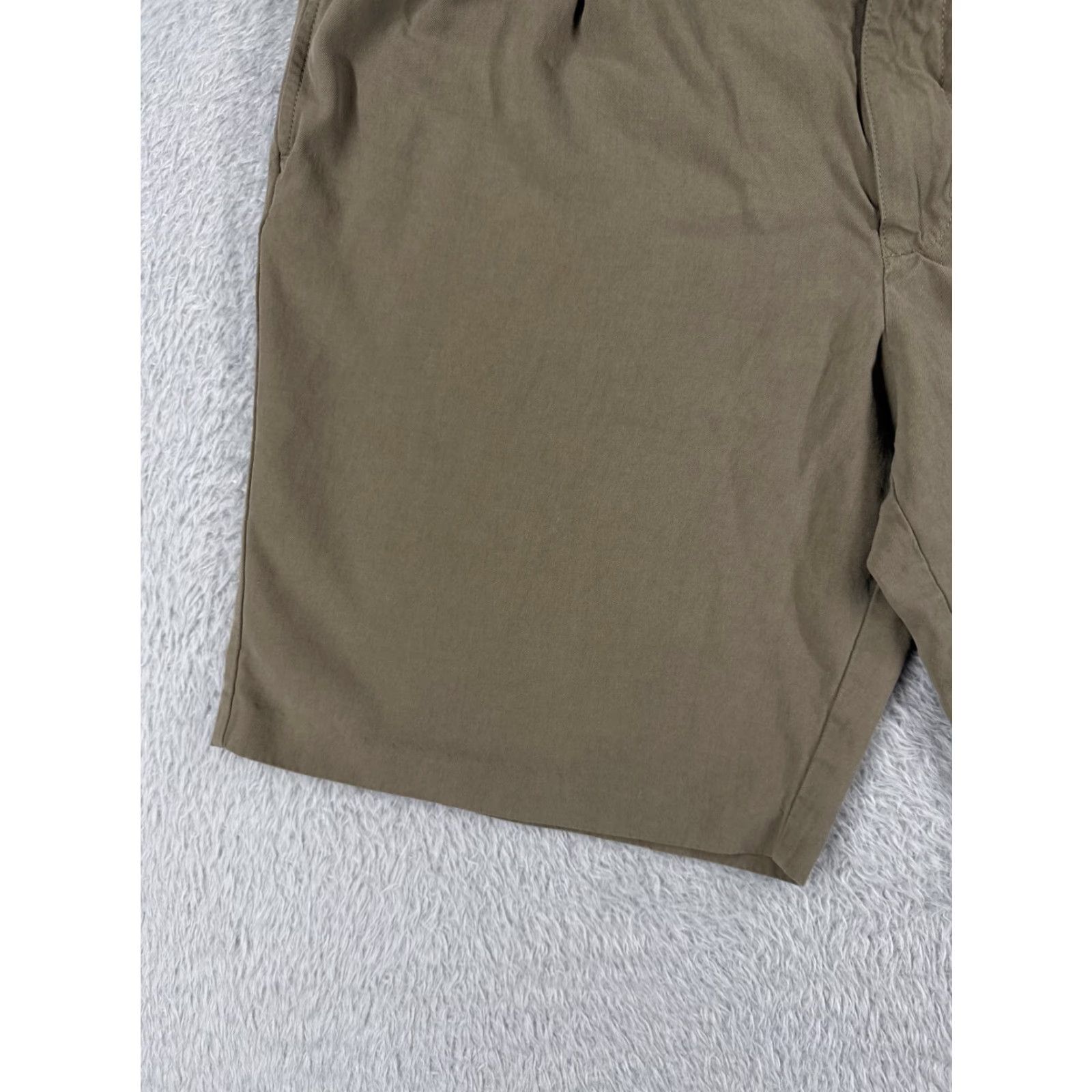Tommy Bahama Tommy Bahama Shorts Men Bermuda 35 Beige Pleated Silk Easy Care Pocket Cargo Logo 9in Inseam Modern Size US 35 - 3 Thumbnail