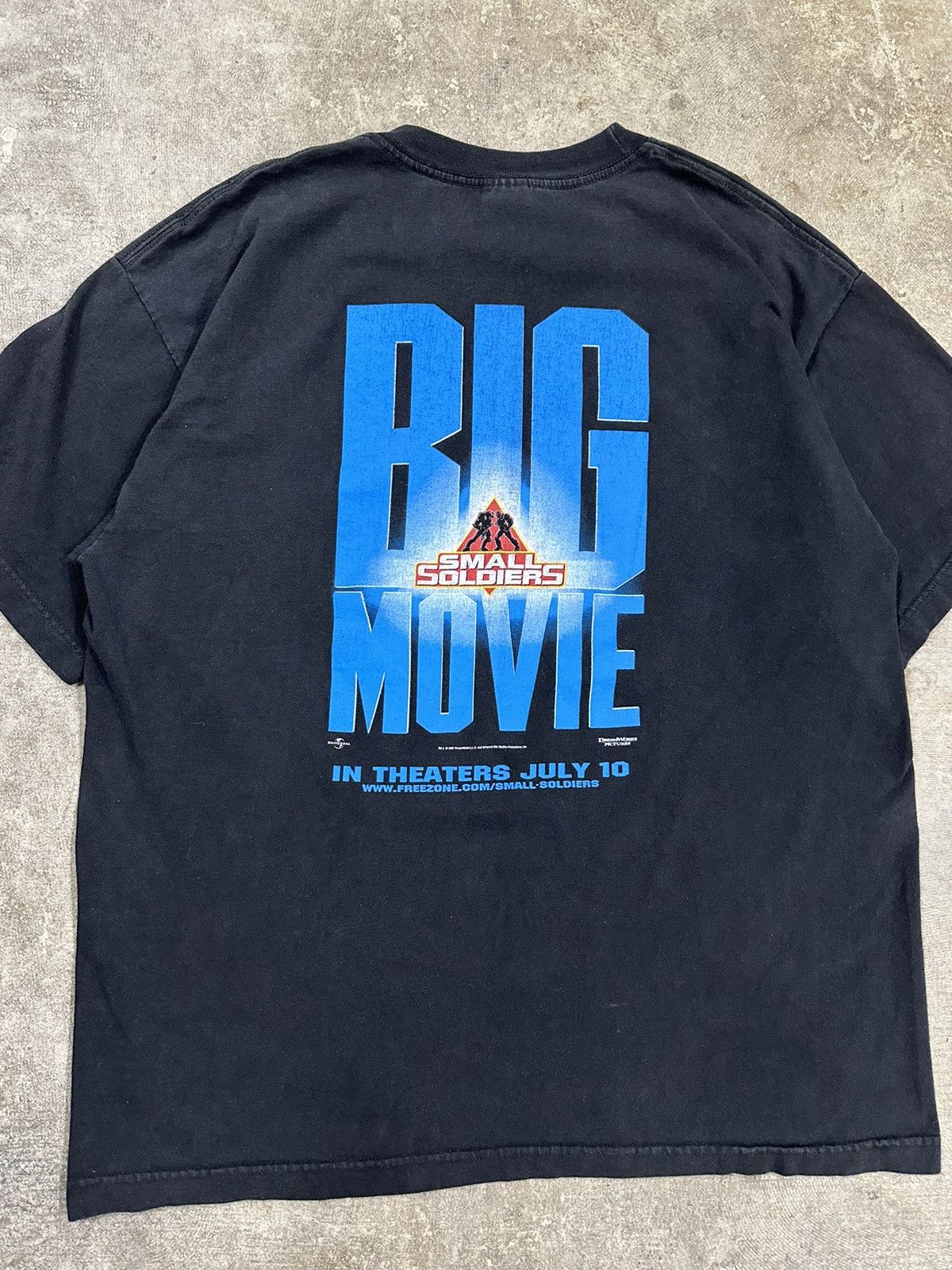 Vintage Vintage 90s Small Soldiers Movie Promo Mullet T-Shirt Size US XL / EU 56 / 4 - 12 Thumbnail