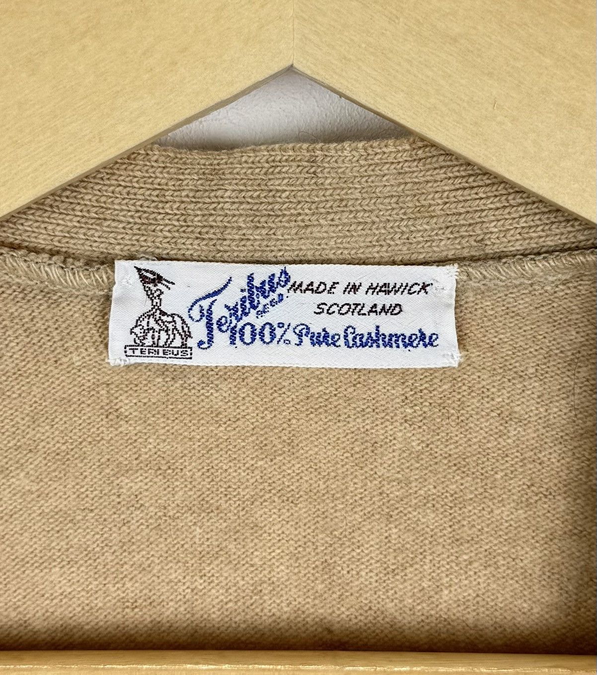 Vintage Vintage Teribus 100% Cashmere Cardigan Sweater Beige Knit Size US M / EU 48-50 / 2 - 5 Thumbnail