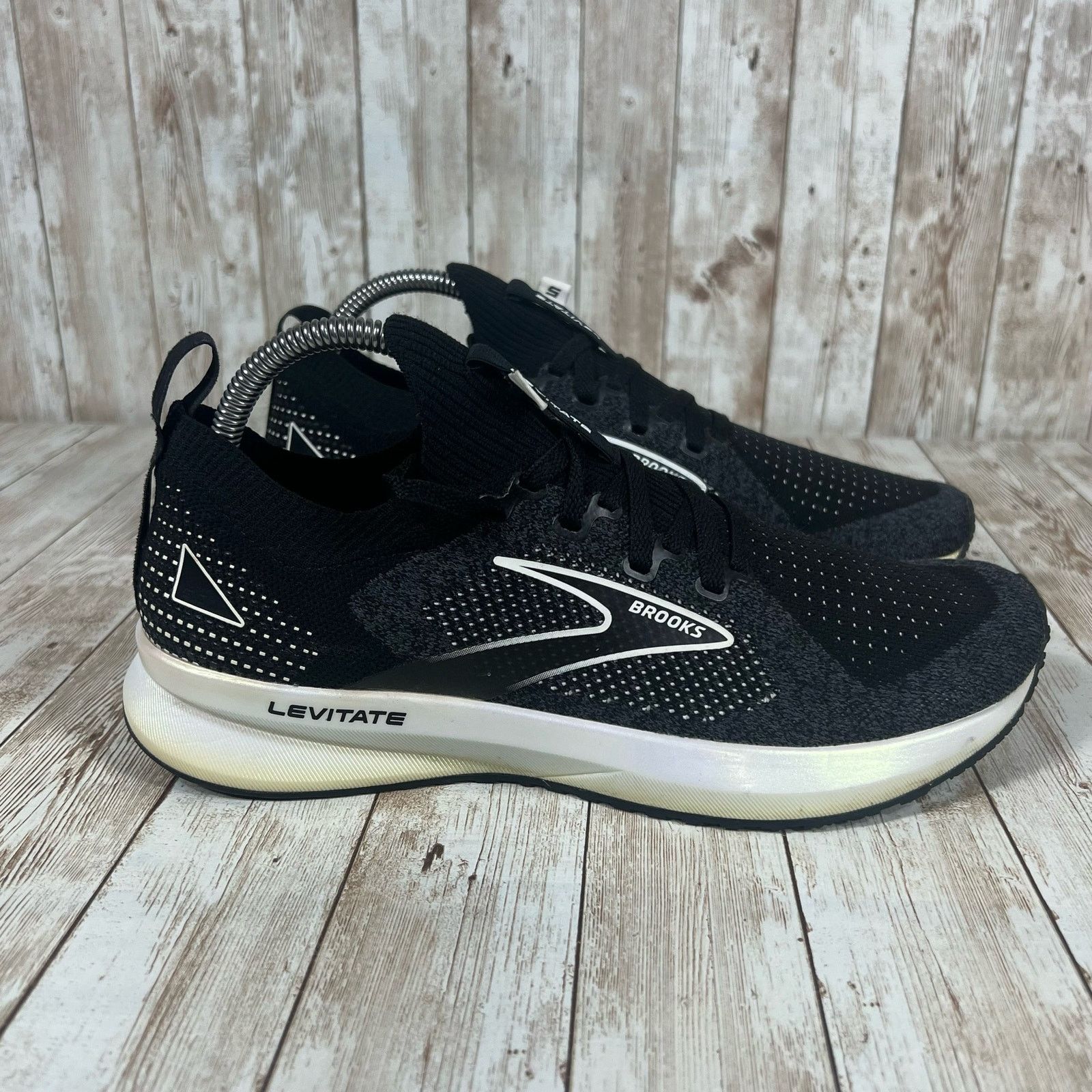 Brooks Brooks levitate 5 stealth fit Womens 9 black Size US 9 / IT 39 - 1 Thumbnail