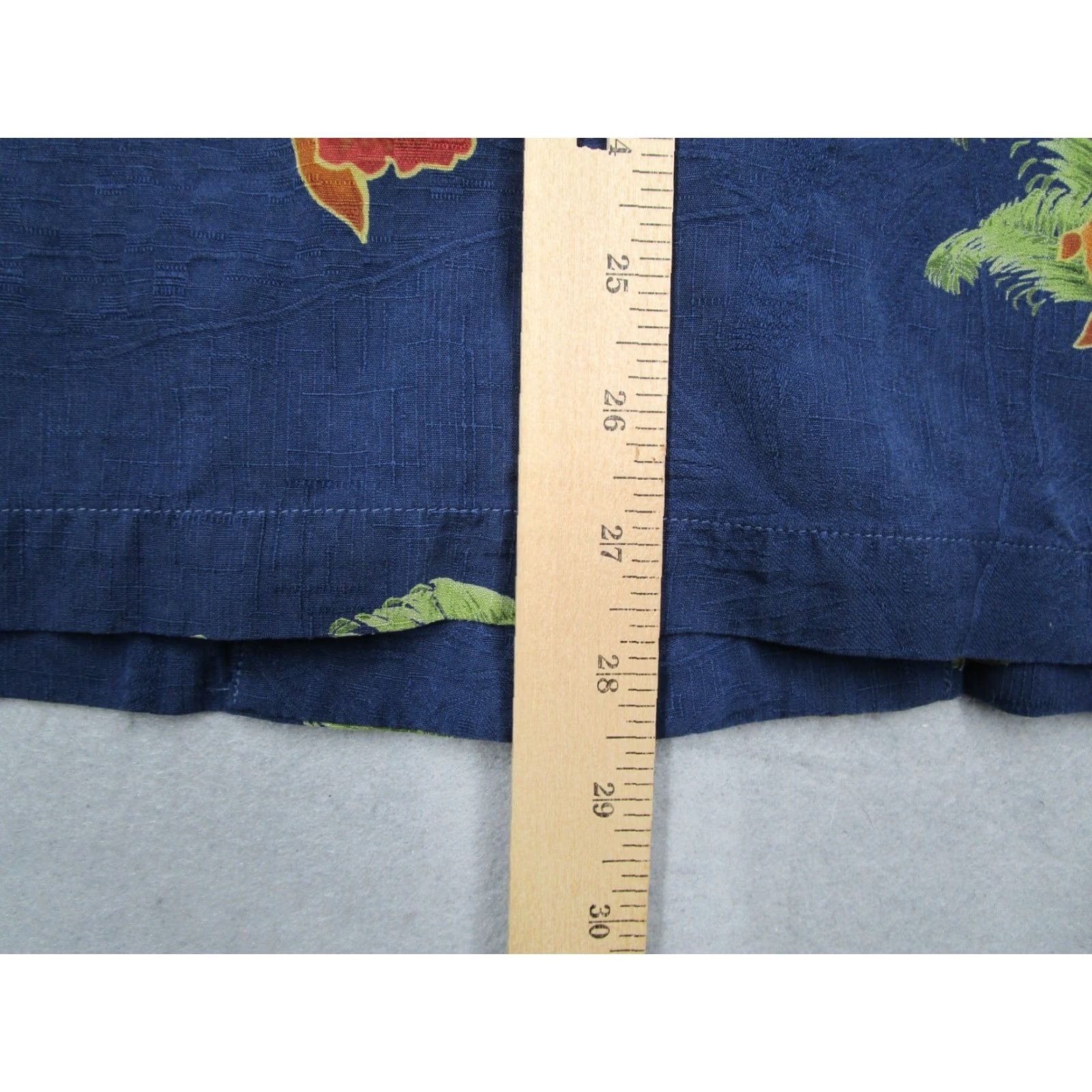 Tommy Bahama VINTAGE Tommy Bahama Shirt Men Large Blue Silk Hawaiian Floral Short Sleeve Casual Beach 2010s Size US L / EU 52-54 / 3 - 7 Thumbnail
