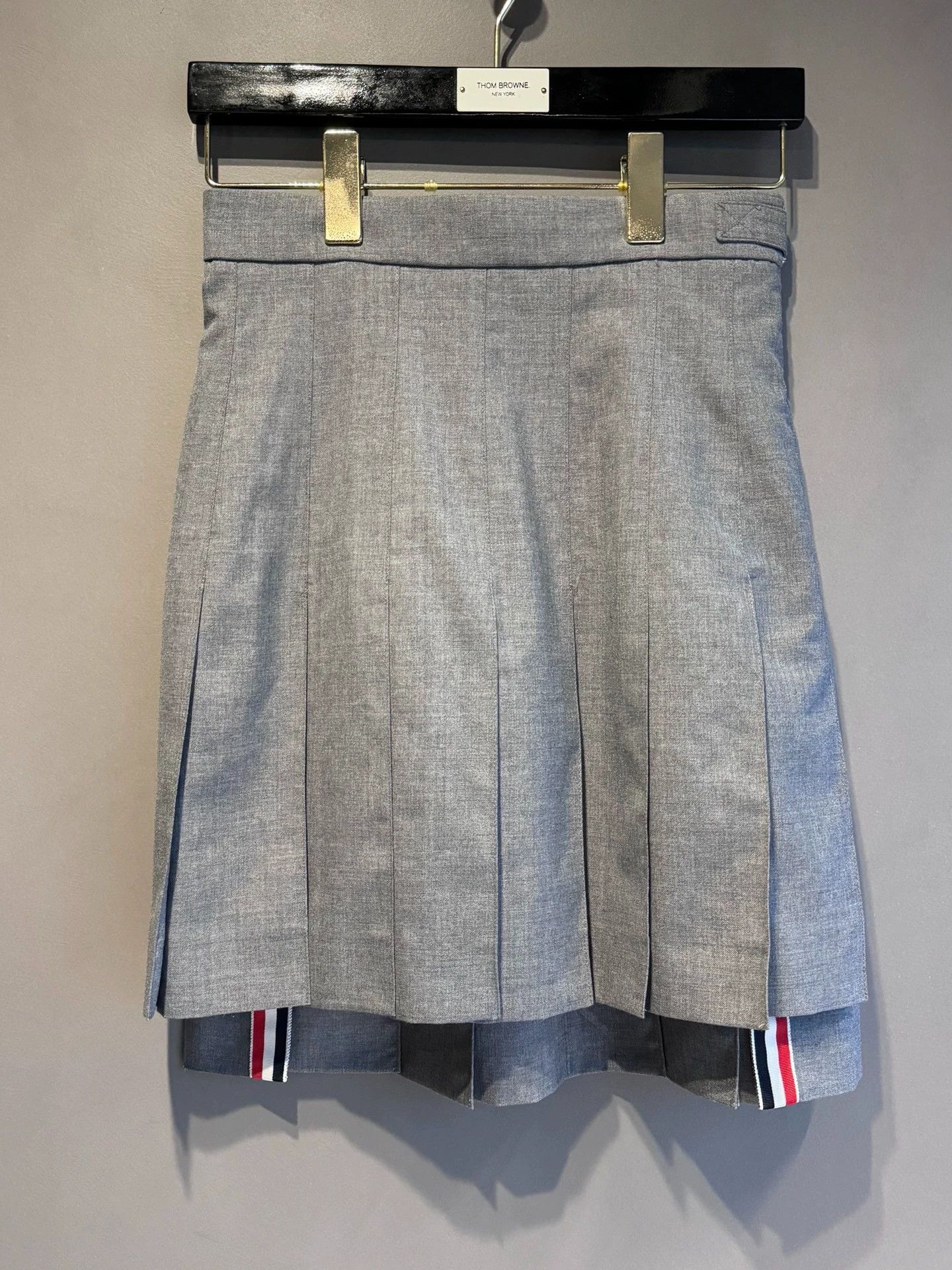 Thom Browne Thom Browne Classic Pleated Mini Skirt Mid-Gray Size40 Size 27" / US 4 / IT 40 - 1 Thumbnail