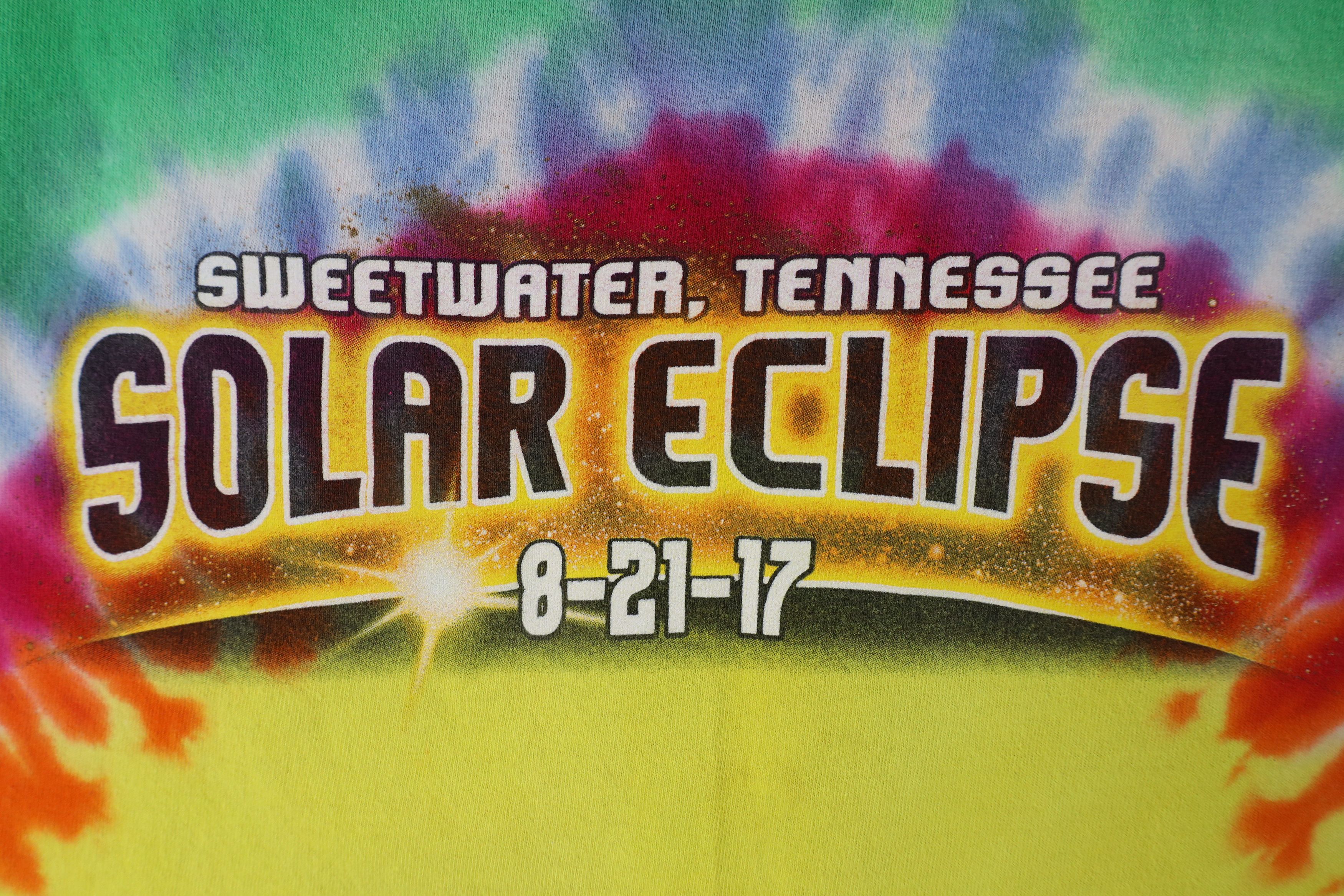 Vintage Vintage Y2K Tie Dye 2017 Solar Eclipse Tennessee T-Shirt Size US XXL / EU 58 / 5 - 4 Thumbnail