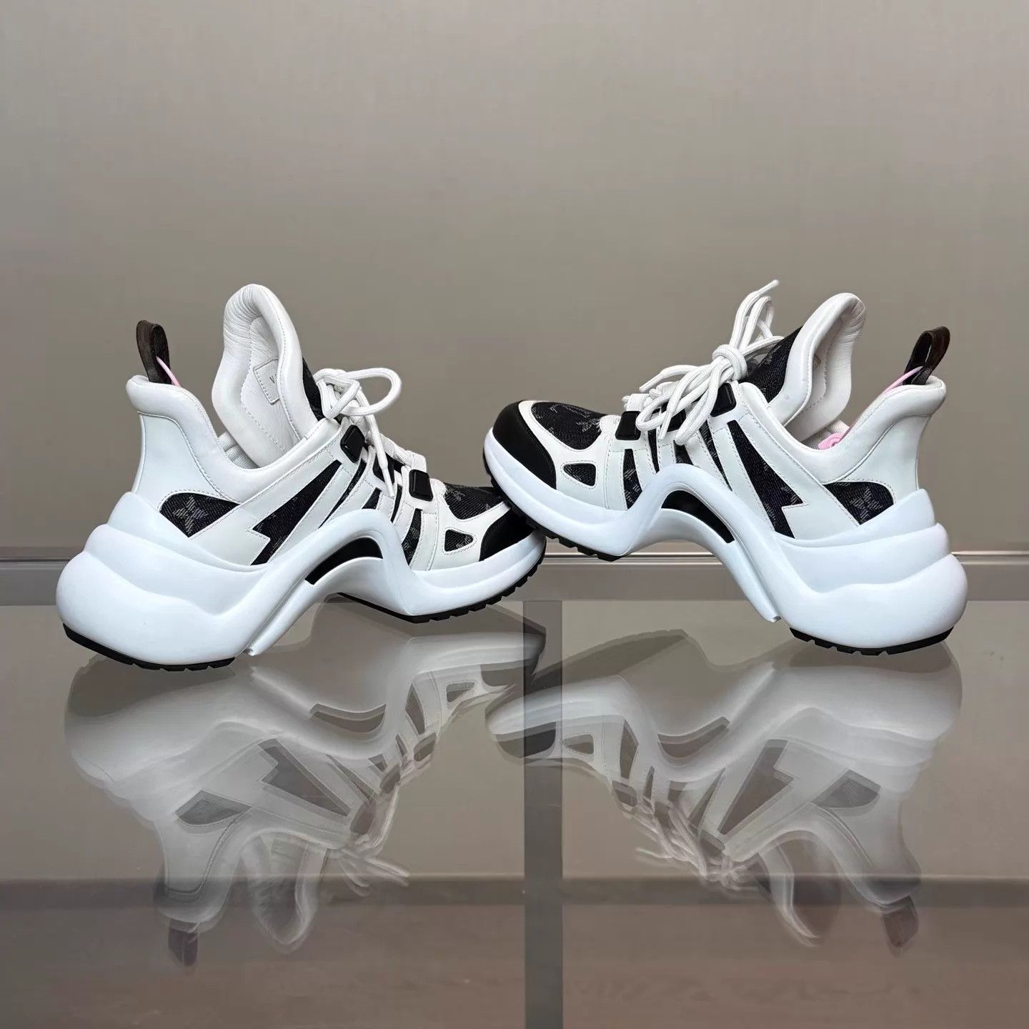 Louis Vuitton LV Archlight Black White Denim Monogram Allover Print 37.5 Size US 7 / IT 37 - 6 Thumbnail