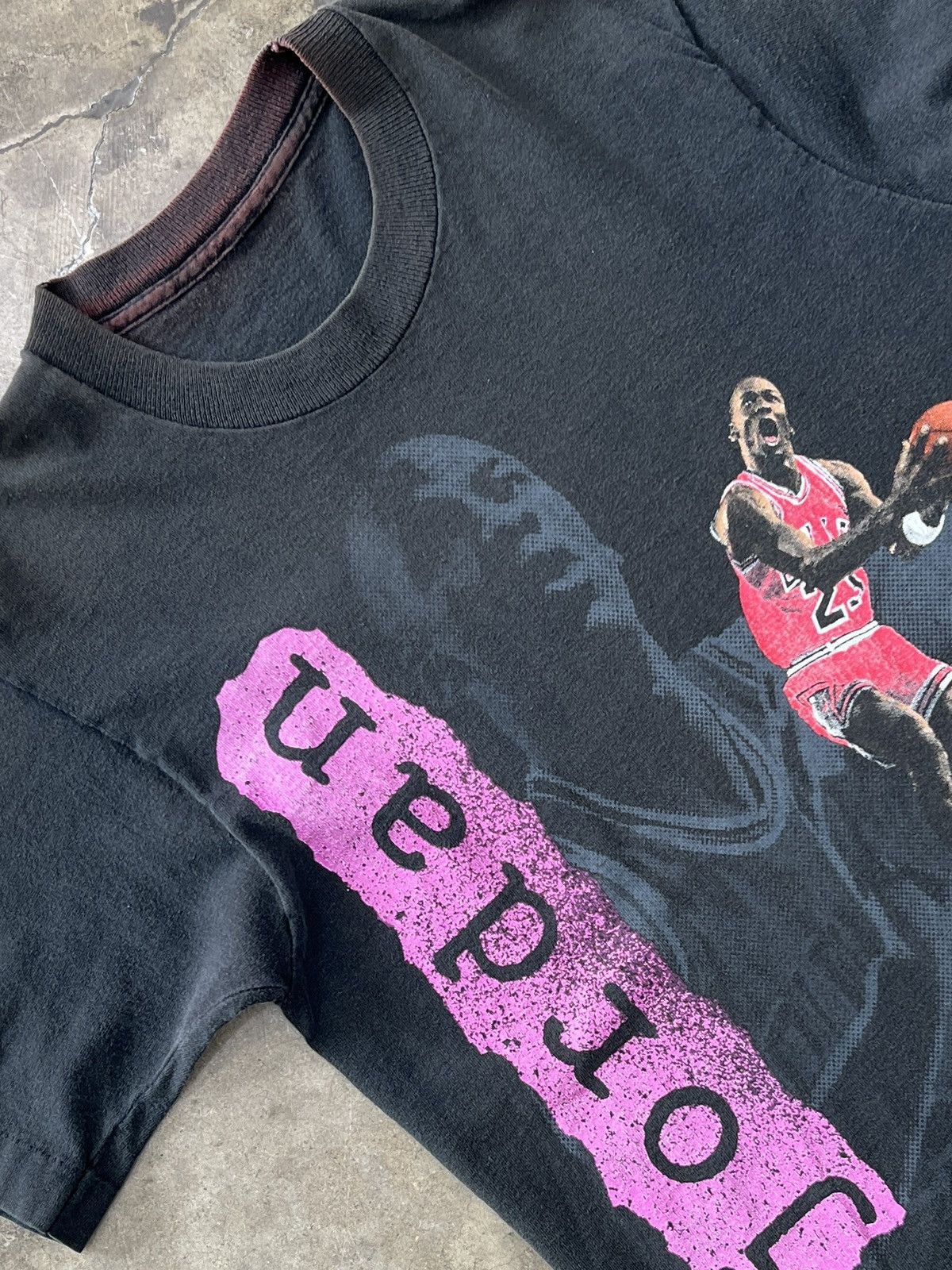 NBA Vintage 90s Michael Jordan Chicago Bulls Salem Tee Medium Size US M / EU 48-50 / 2 - 1 Thumbnail