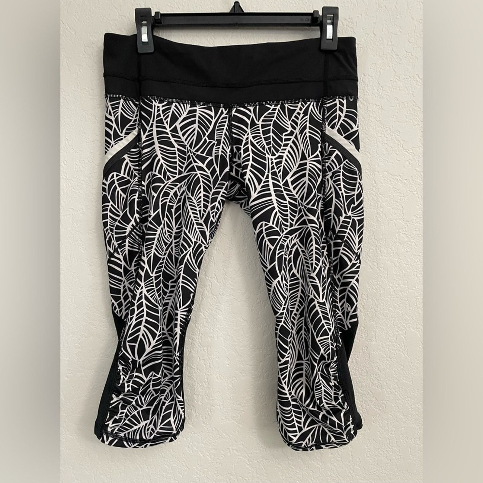 Lululemon Lululemon Black and Gray patterned tights - size 8 Size 30" / US 8 / IT 44 - 1 Thumbnail