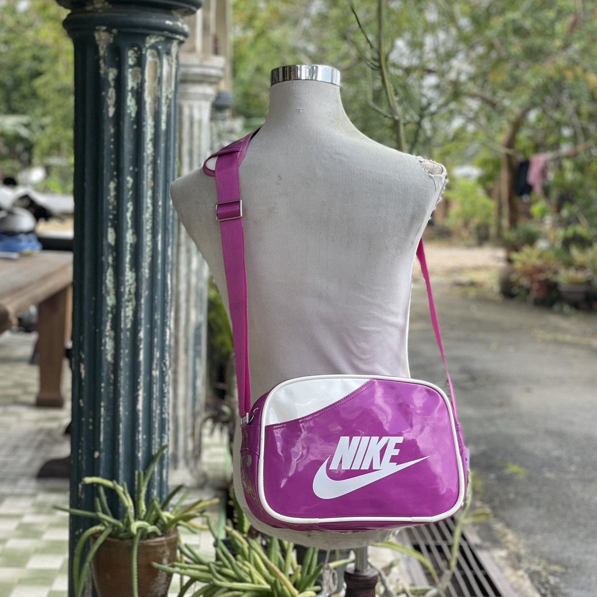 Nike Nike Vinly Pink Small Messenger Bag Size ONE SIZE - 1 Thumbnail