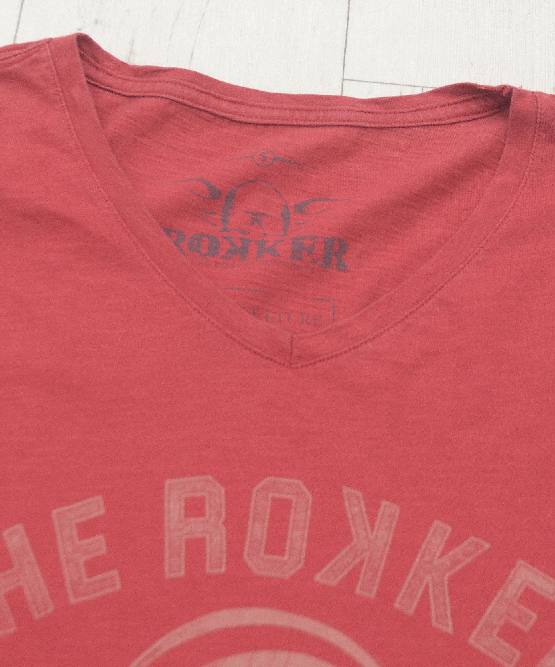 THE ROKKER COMPANY ROKKER Eagle Women’s Red V-Neck Skull T-Shirt sz S Size S / US 4 / IT 40 - 6 Thumbnail
