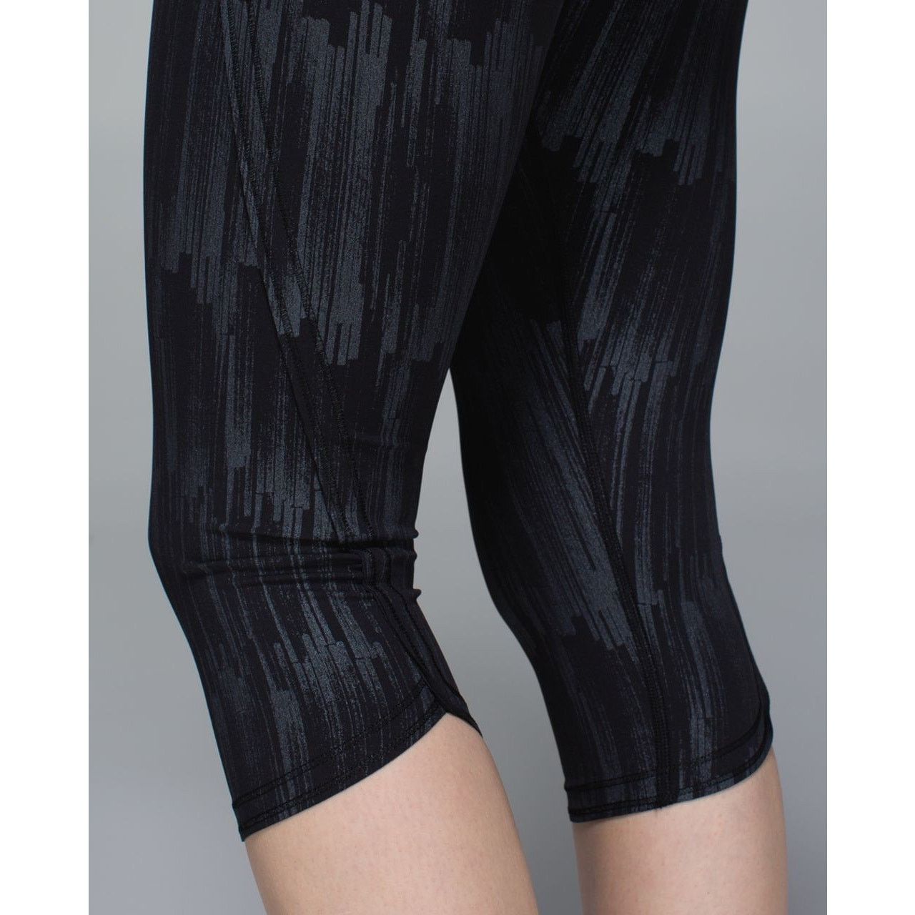 Lululemon Lululemon Run: Top Speed Crop Scratch Match Black Multi Sz 6 Size 28" / US 6 / IT 42 - 13 Thumbnail