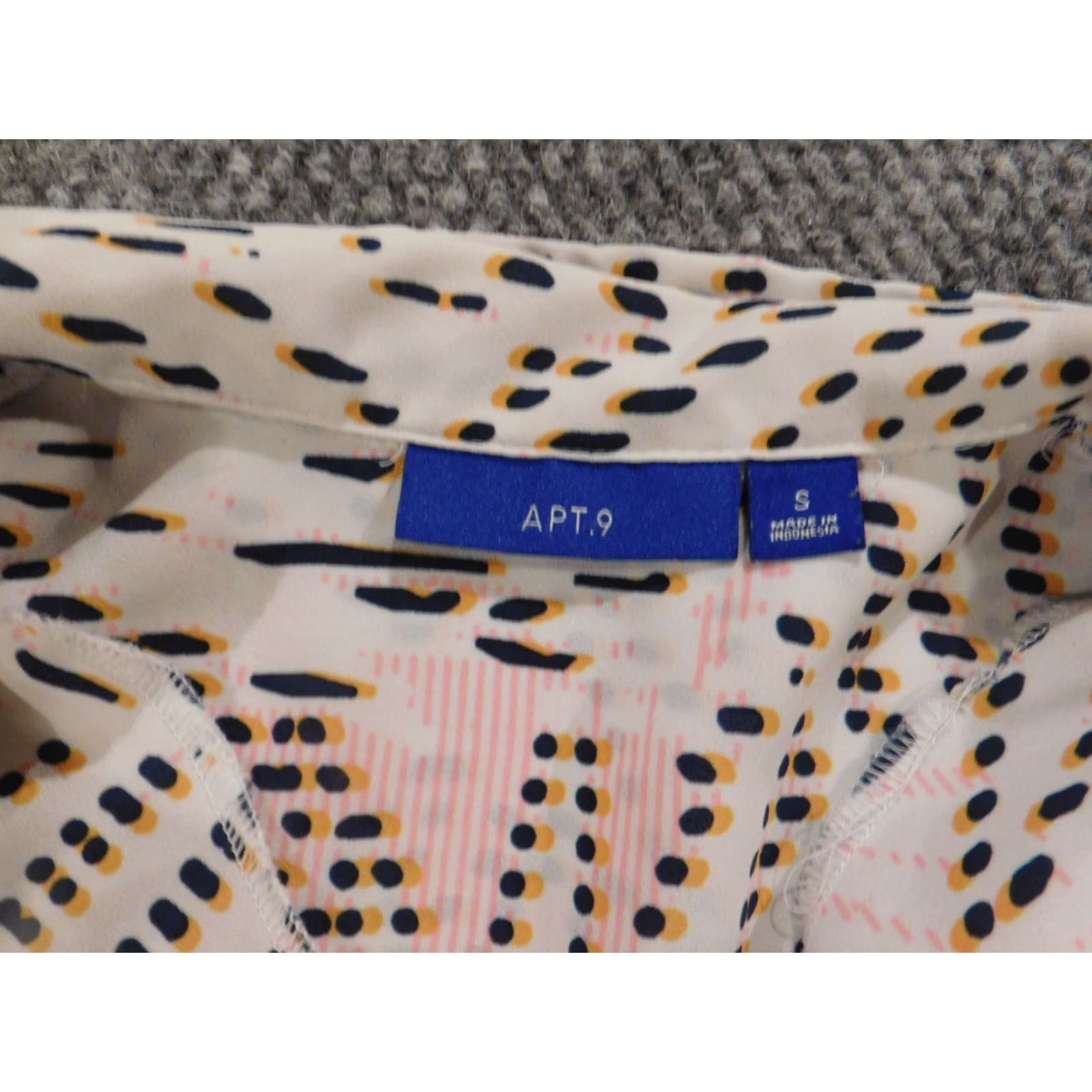Apt. 9 Apt 9 Blouse Shirt Womens Small Pink Button Crew Neck Cap Sleeve Pullover Regular Size S / US 4 / IT 40 - 4 Thumbnail