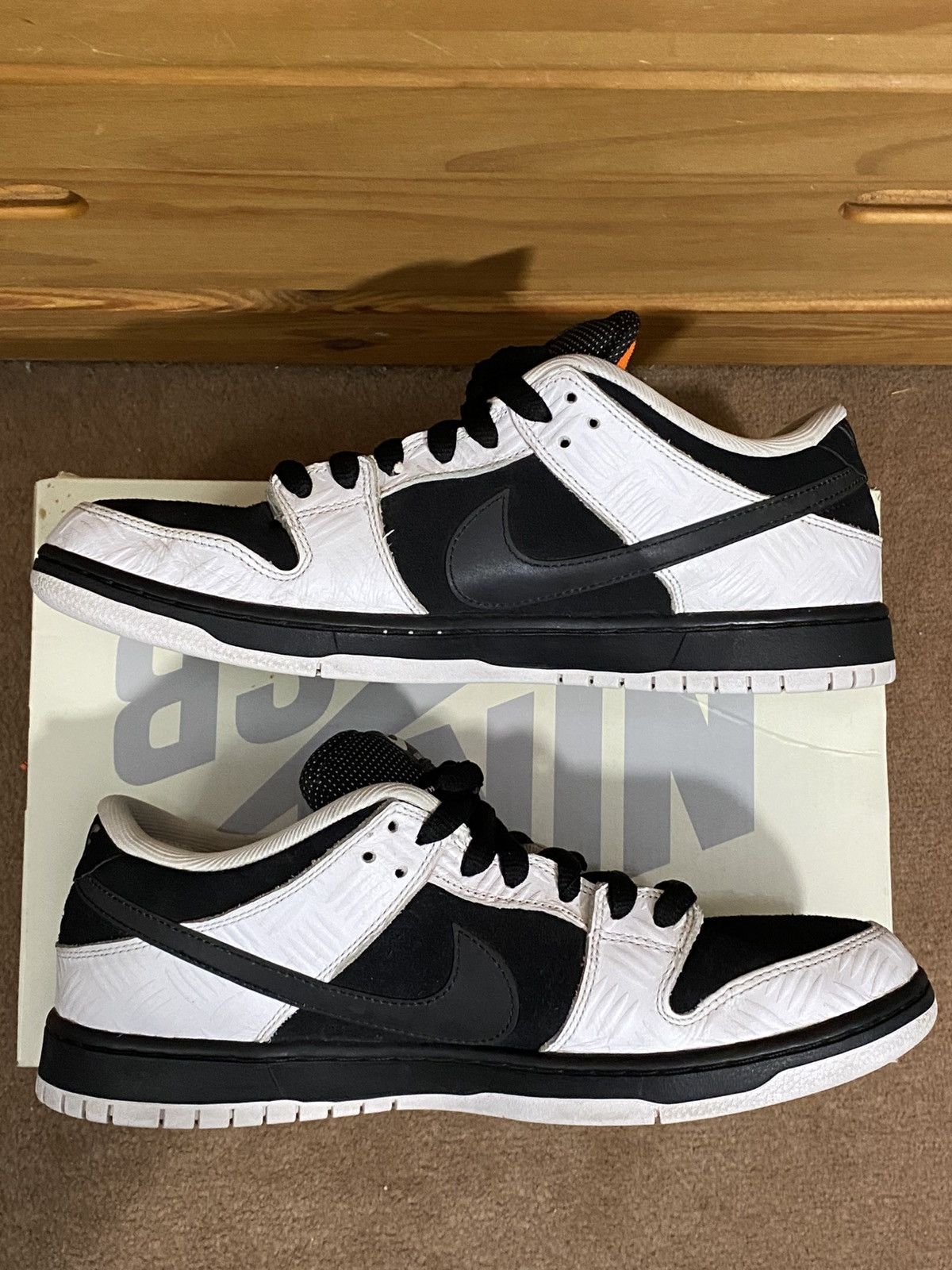 Nike SB Nike SB Dunk Low Tightbooth Size 11.5 Size US 11.5 / EU 44-45 - 3 Thumbnail