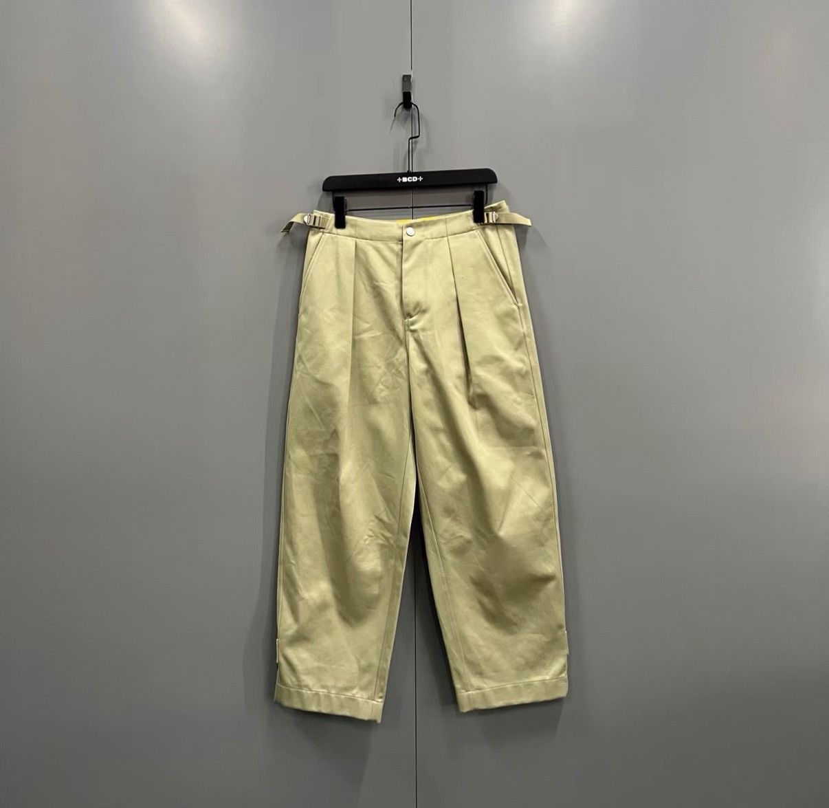 Burberry Burberry Metal Buckle Casual Trousers J41 Size US 38 / EU 54 - 1 Thumbnail