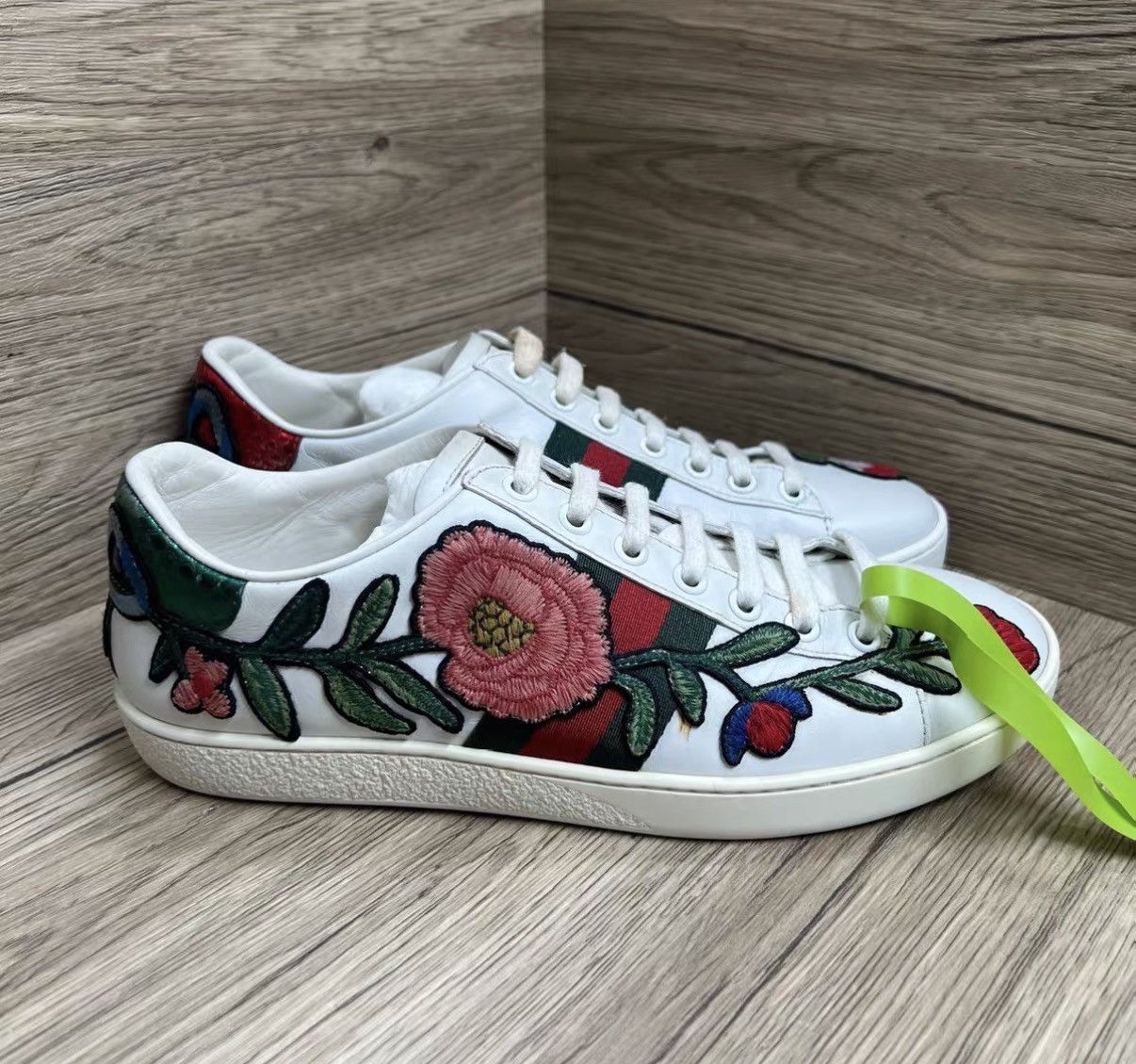 Gucci Gucci ACE Rose Embroidery White Sneakers J41 Size US 6.5 / IT 36.5 - 2 Thumbnail