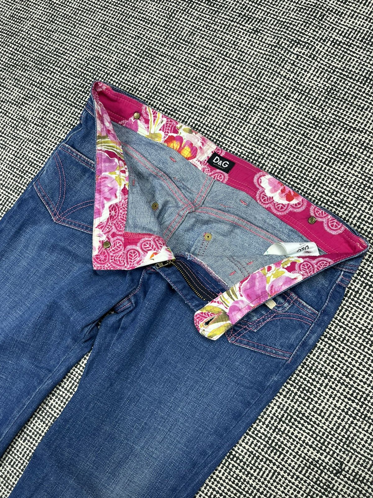 Dolce & Gabbana × Vintage D&G Dolce & Gabbana slim low rise bootcut jeans pink stitch Size 30" / US 8 / IT 44 - 4 Thumbnail