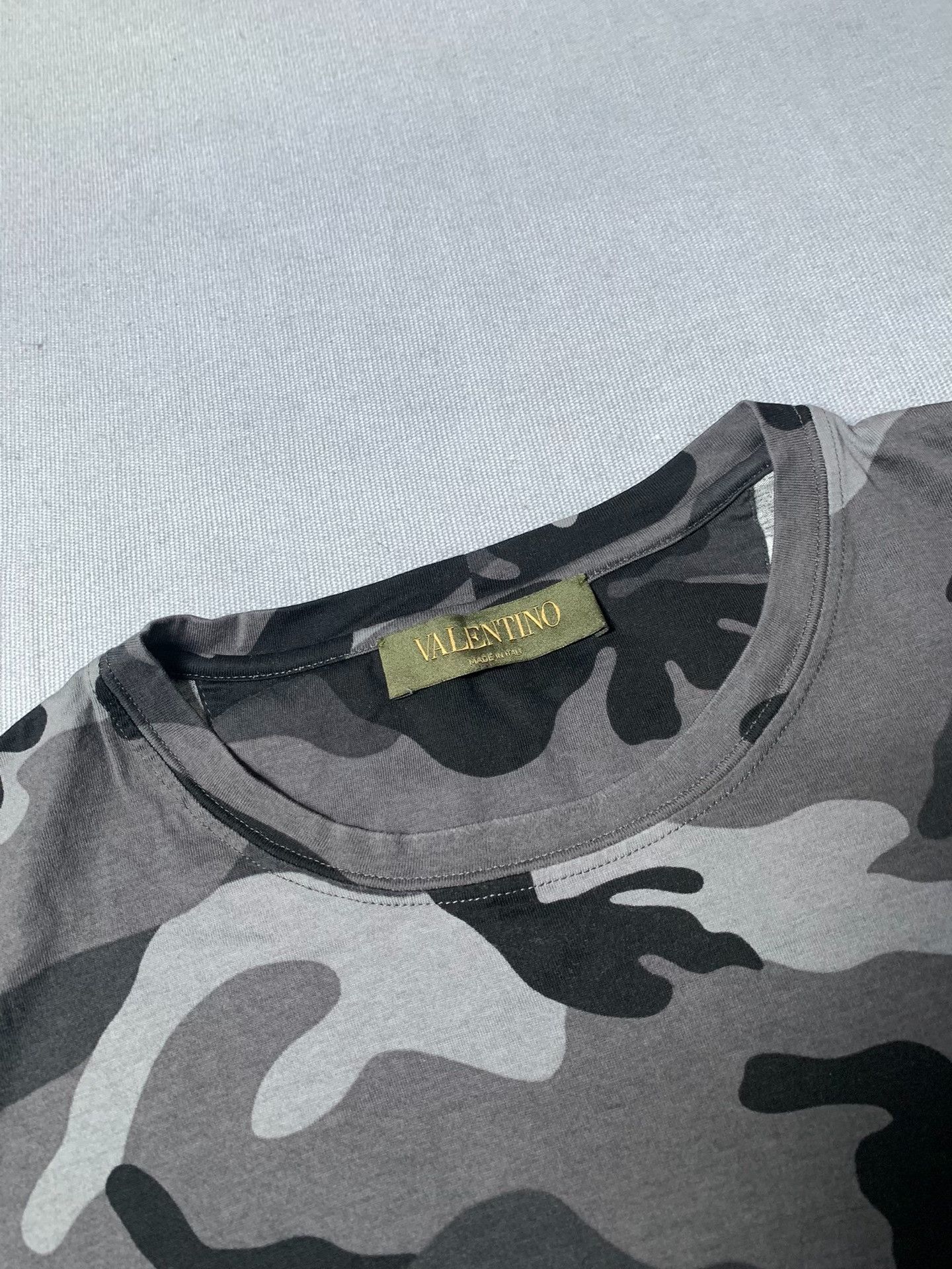 Valentino Valentino Camo Studded Short Sleeve Size US S / EU 44-46 / 1 - 1 Thumbnail