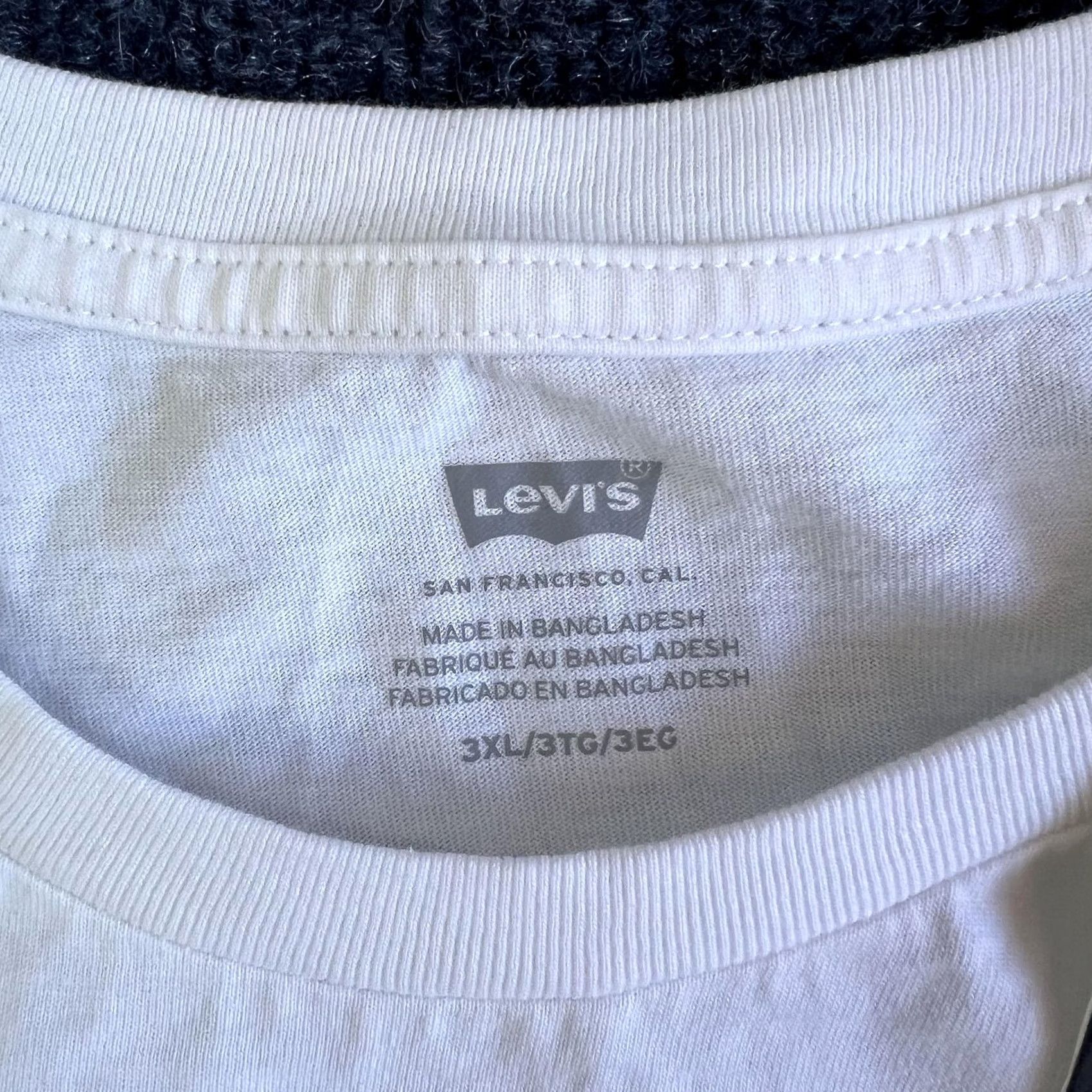 Levi's Levi's Mens T-Shirt 3XL White Graphic Print Back Aurora Borealis Nature Natual Wonders Crew Neck Short Sleeve Logo Tee Modern Vintage No N/A Size US XXL / EU 58 / 5 - 2 Thumbnail
