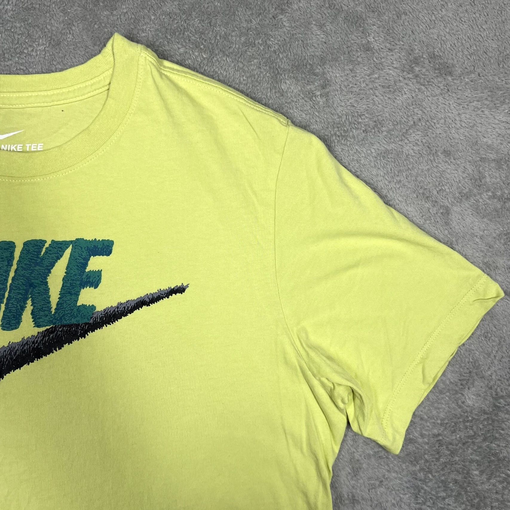 Nike Nike Men’s T-Shirt FUTURA LOGO Lime Green AR4993-367 Shirt M Adults Mens Short Sleeve Crew Neck 100% Cotton Graphic Tee Size US M / EU 48-50 / 2 - 2 Thumbnail