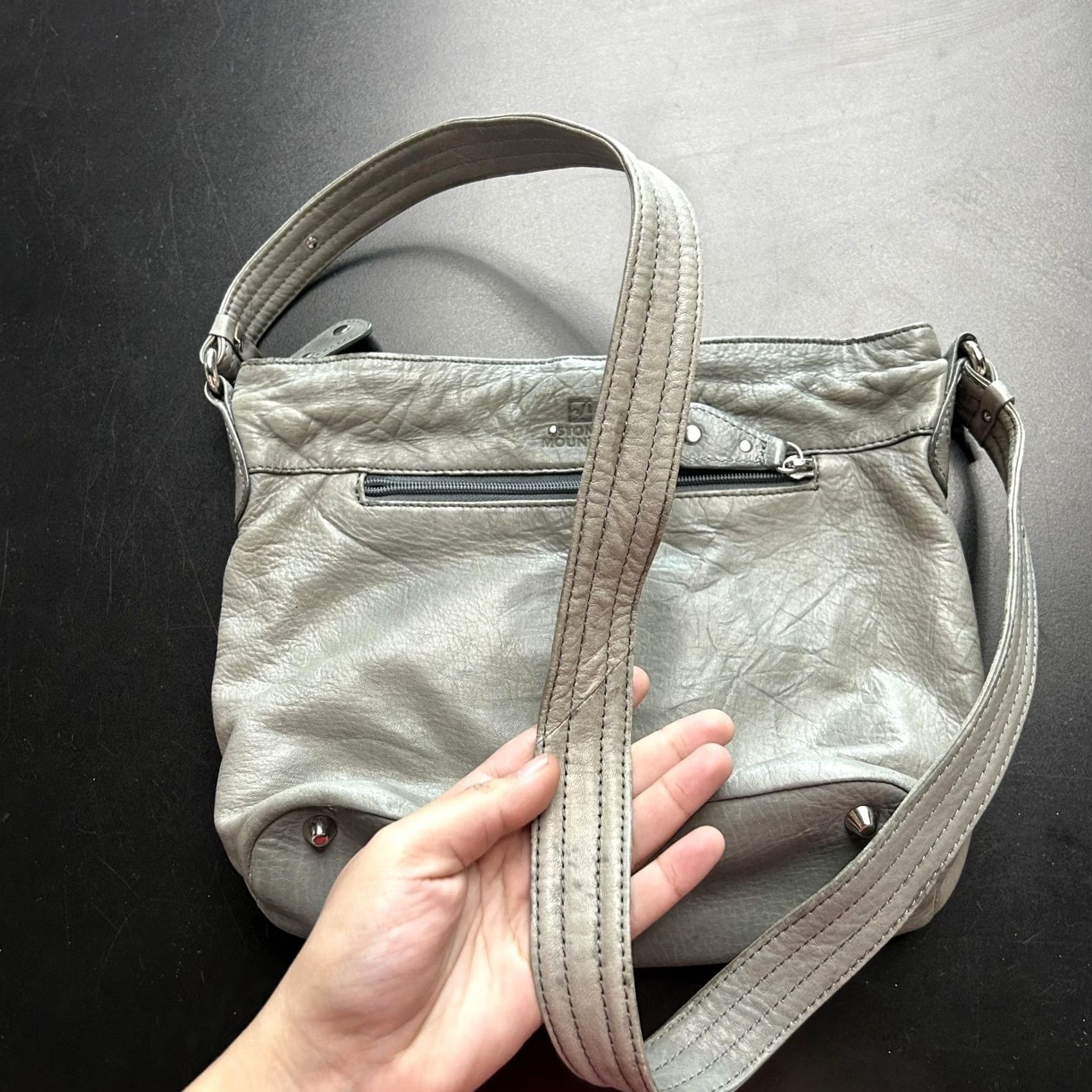 Vintage Stone Mountain Crossbody Bag Womens Medium Gray Leather Zip Pockets Adj Strap Size ONE SIZE - 6 Thumbnail