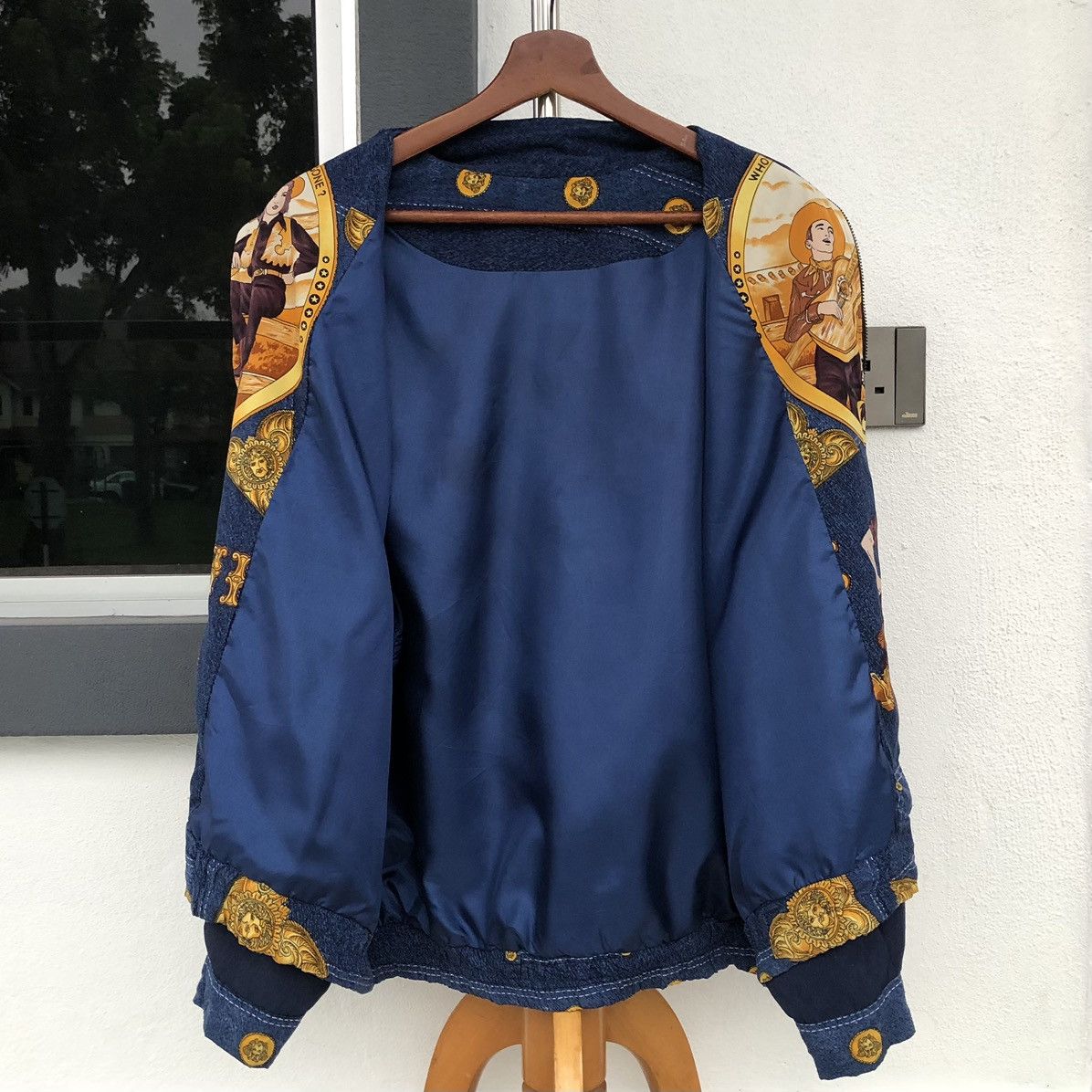 Vintage Vintage Blue Jeans Inspired VERSACE Silk Printed Jacket Size XL / US 12-14 / IT 48-50 - 11 Thumbnail